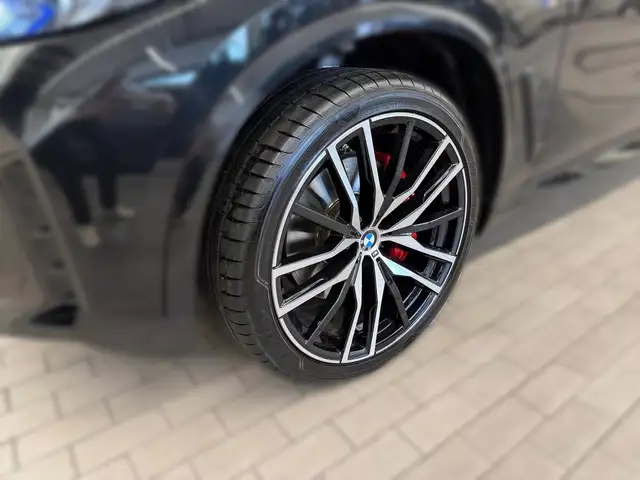 BMW X5 view 3