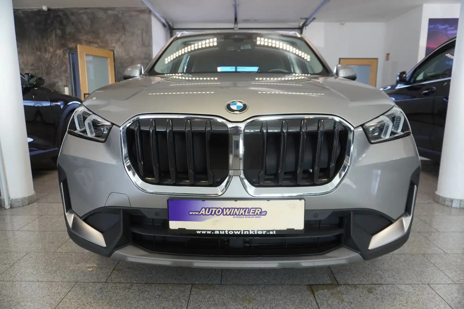 BMW X1 sDrive18d Aut. LED/Navi/Kamera Grau - 2
