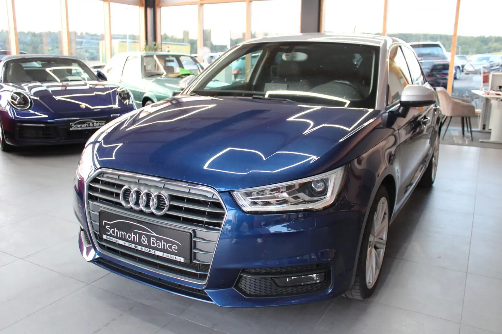 Audi A1 Sportback 1.0 TFSI design Blau - 1