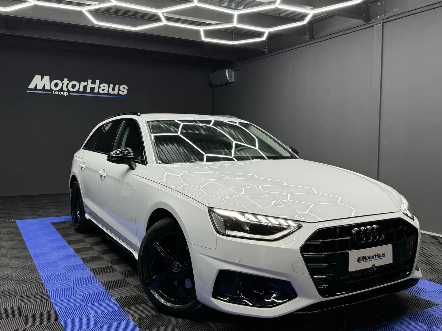 Audi A4 Avant 35 2.0 Business Advanced 150cv Bianco - 1