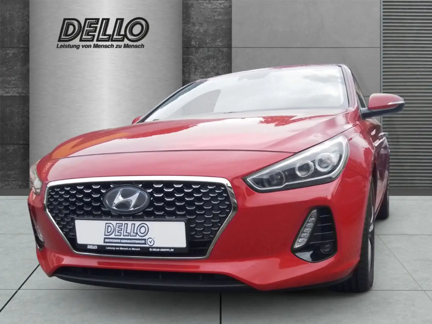 Hyundai i30 1.4 T-GDI PREMIUM Navi Leder Klimasitze LED Apple Rood - 1