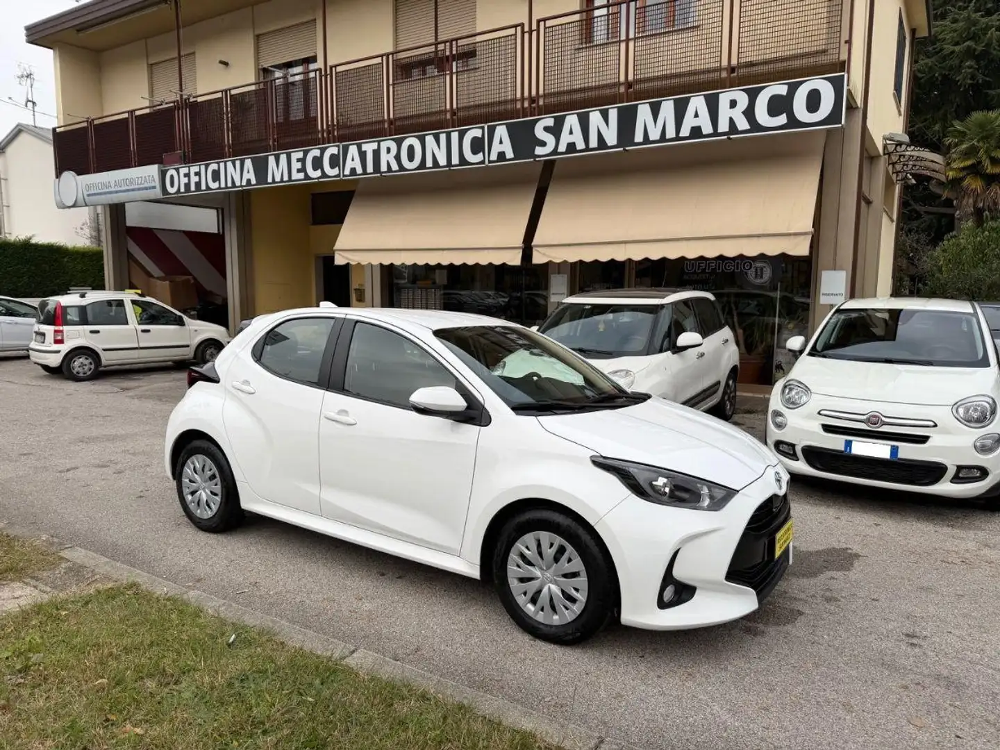 Toyota Yaris 1.0 72 CV 5p. Active #NESSUNOBBLIGOFINANZIAMENTO Bianco - 1