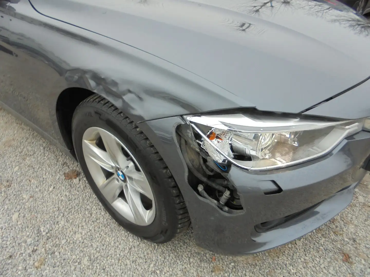 BMW 320 d Touring ~ Navi ~ Ahk ~ Xenon ~ Grau - 2