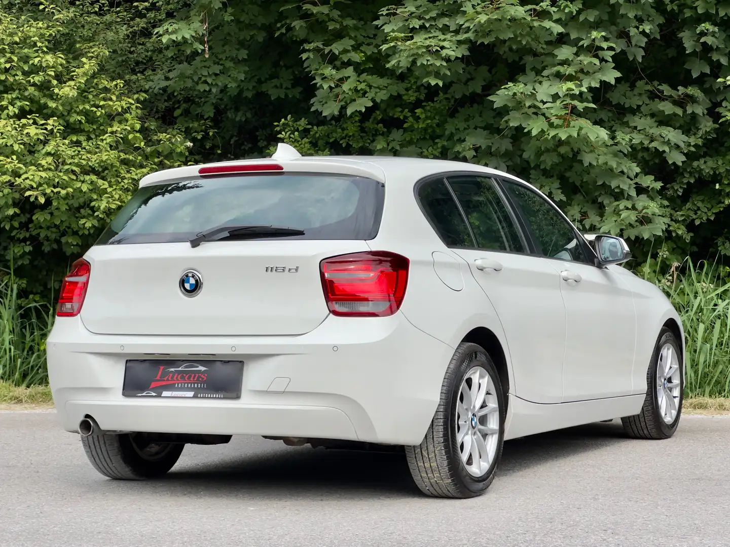 BMW 118 118 d AUTOMATIK*BI-XENON*SITZHEIZUNG*NAVI* Weiß - 2