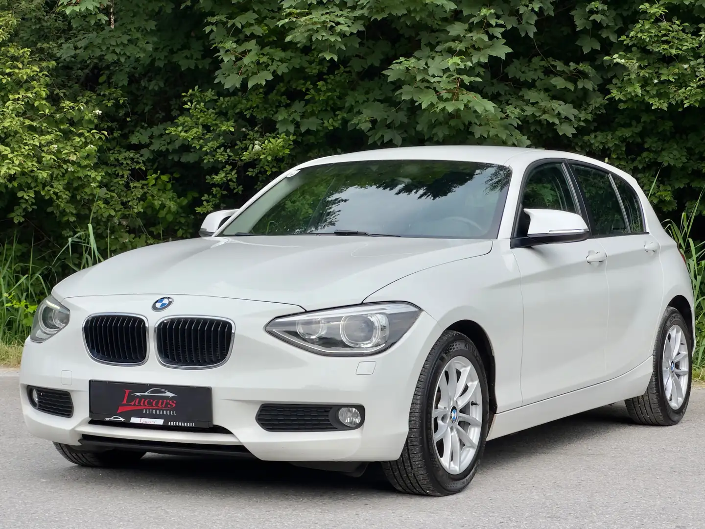 BMW 118 118 d AUTOMATIK*BI-XENON*SITZHEIZUNG*NAVI* Weiß - 1