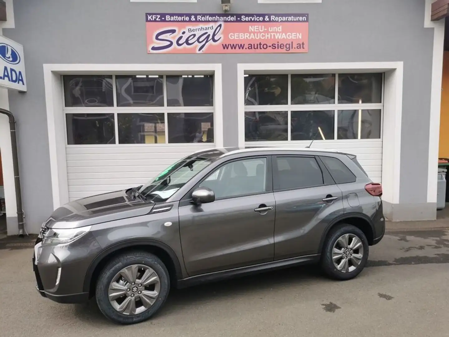 Suzuki Vitara 1.4 AllGrip Shine Top Ausstattung Aktion g Gris - 1