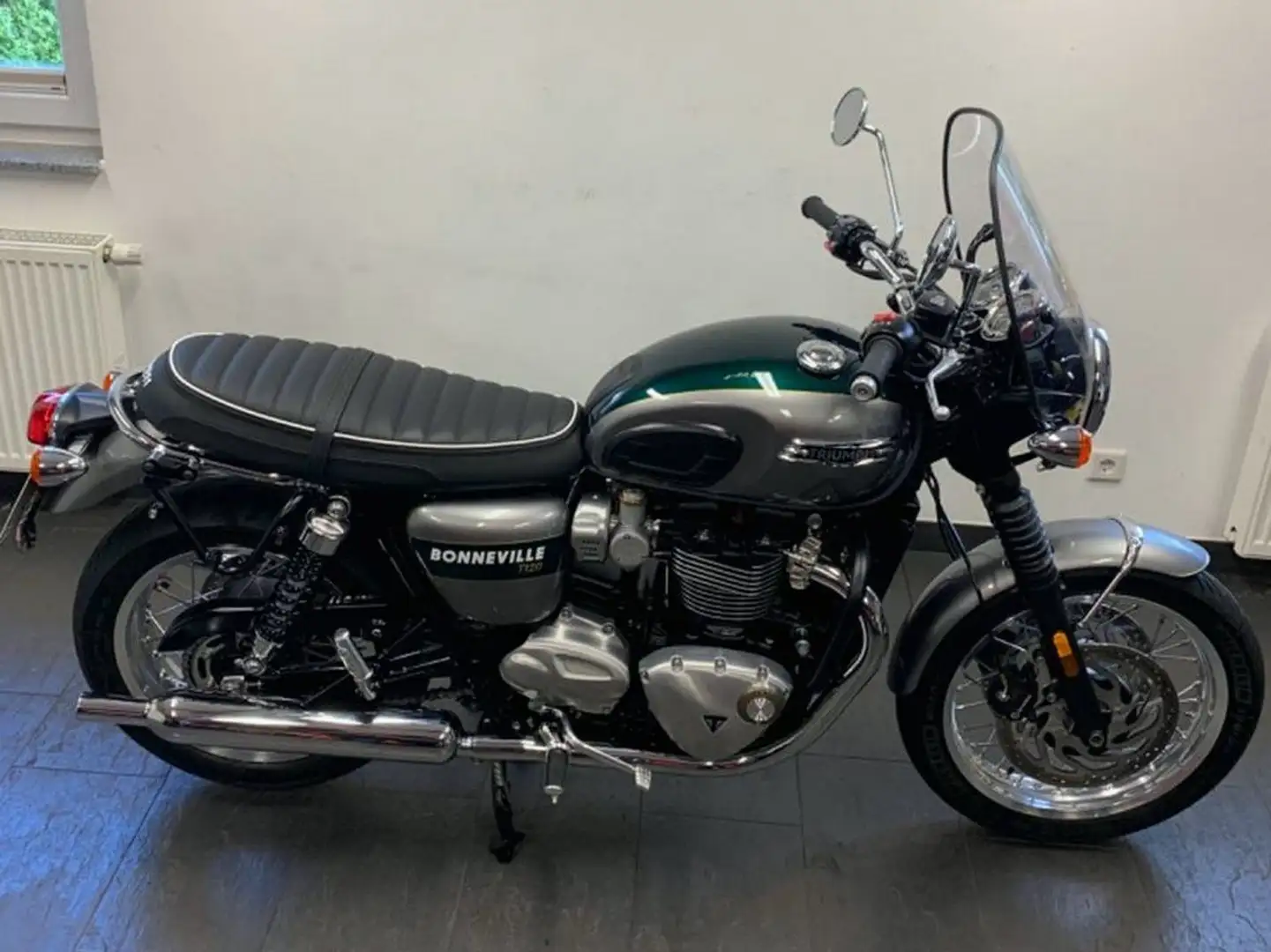 Triumph Bonneville T120 Goldline Verde - 1