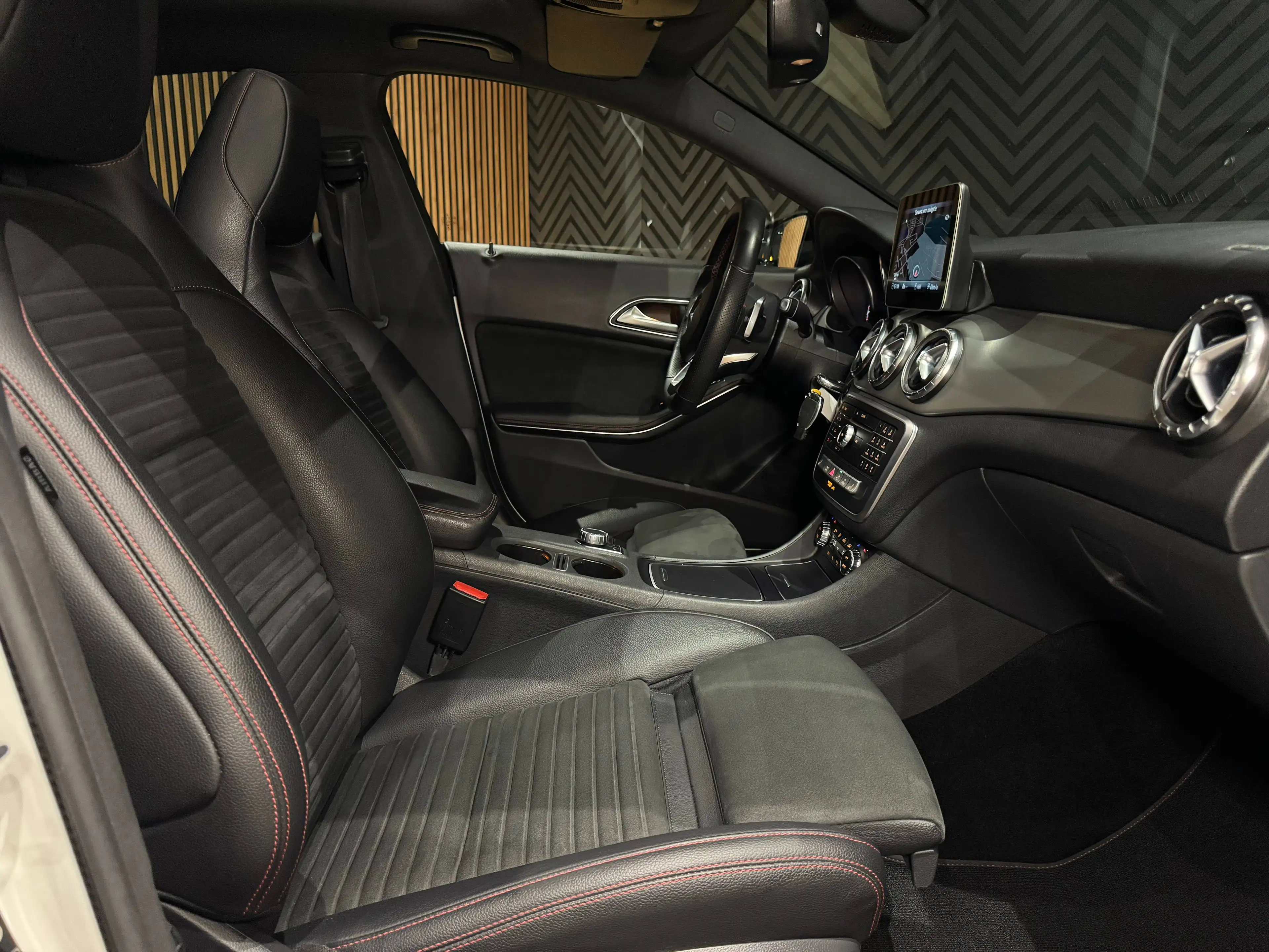 Mercedes-Benz CLA 200 d✅Business Solution AMG Line 12 Maanden GARANTIE Pano Alcantara Dodehoek Zetelverwarming — photo 8