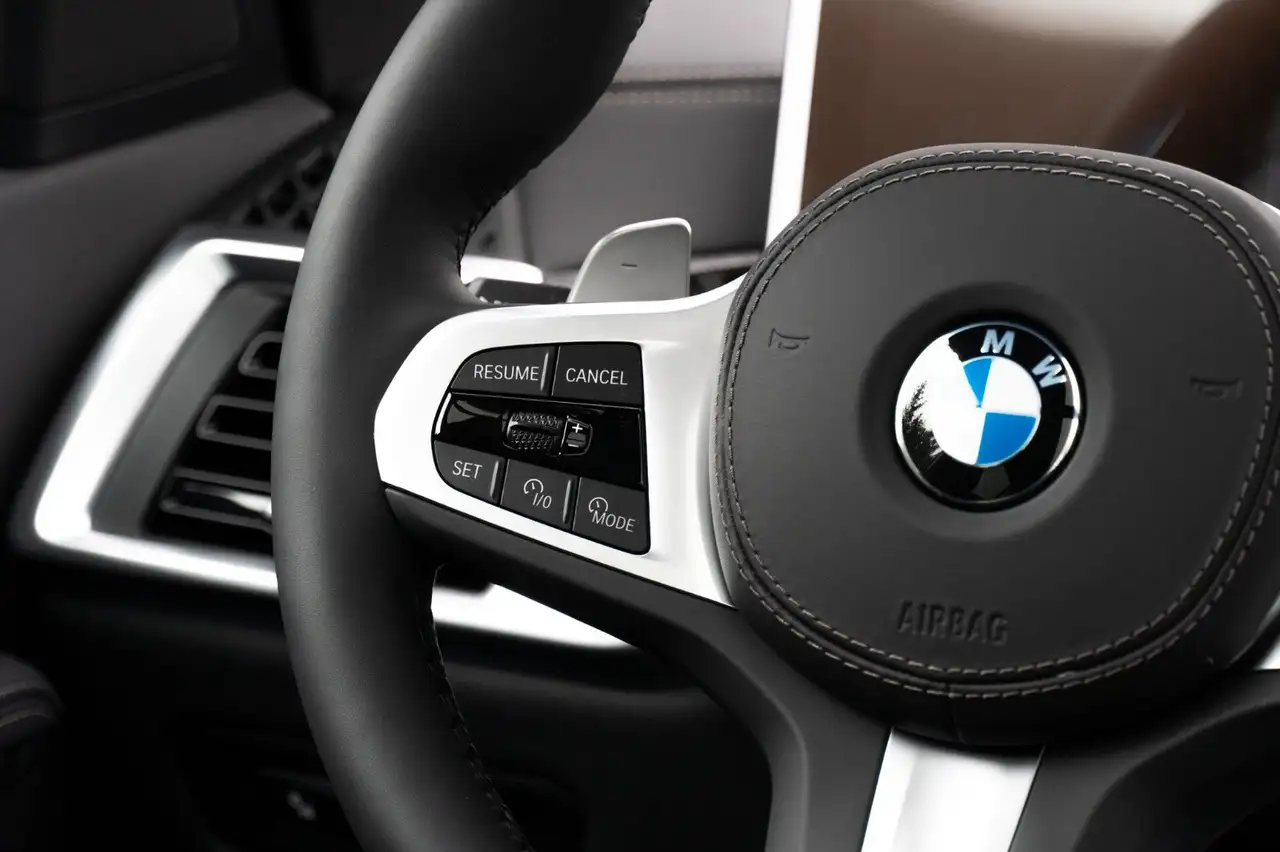BMW X5 30d M 2026.LUFTFE.PANO.DR.ASS.PR.ASS.22".AHK 16