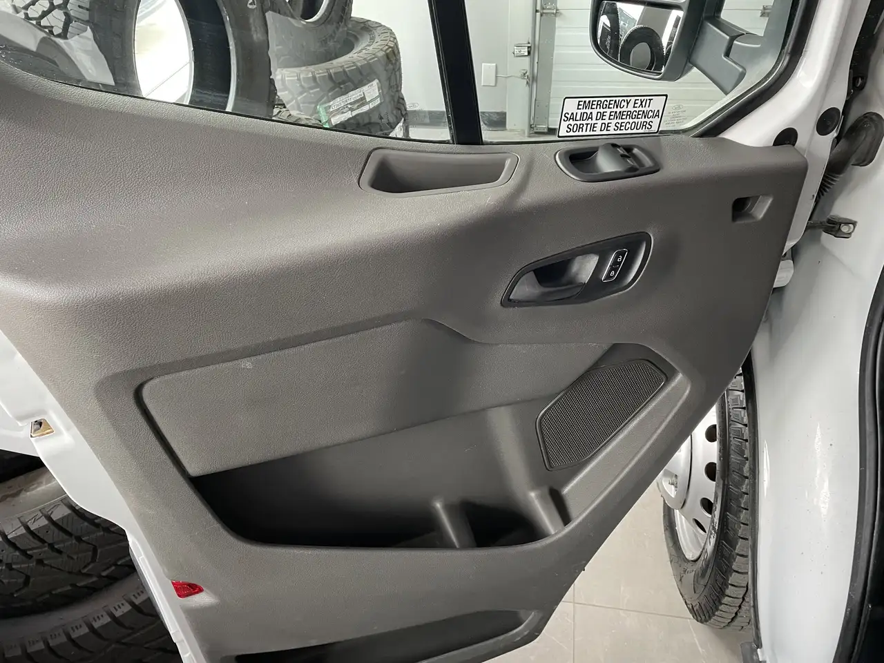 Ford Transit Passenger Wagon снимка Ford Transit Passenger Wagon