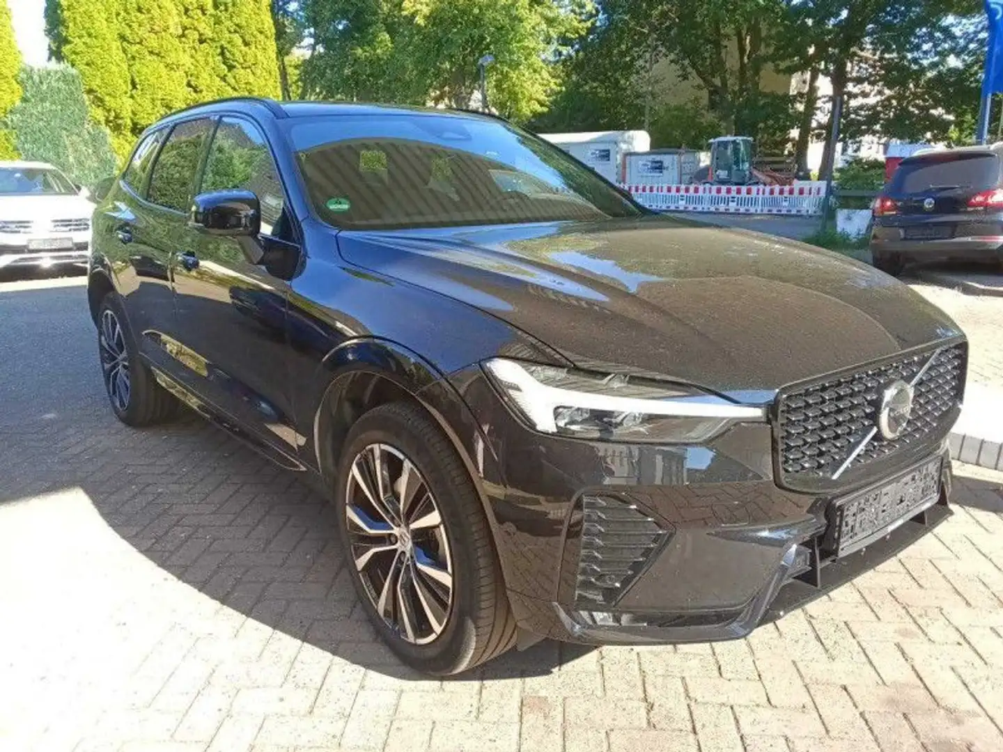 Volvo XC60 XC60 2.0 B5 Mild-Hybrid Ultra Dark AWD Schwarz - 1