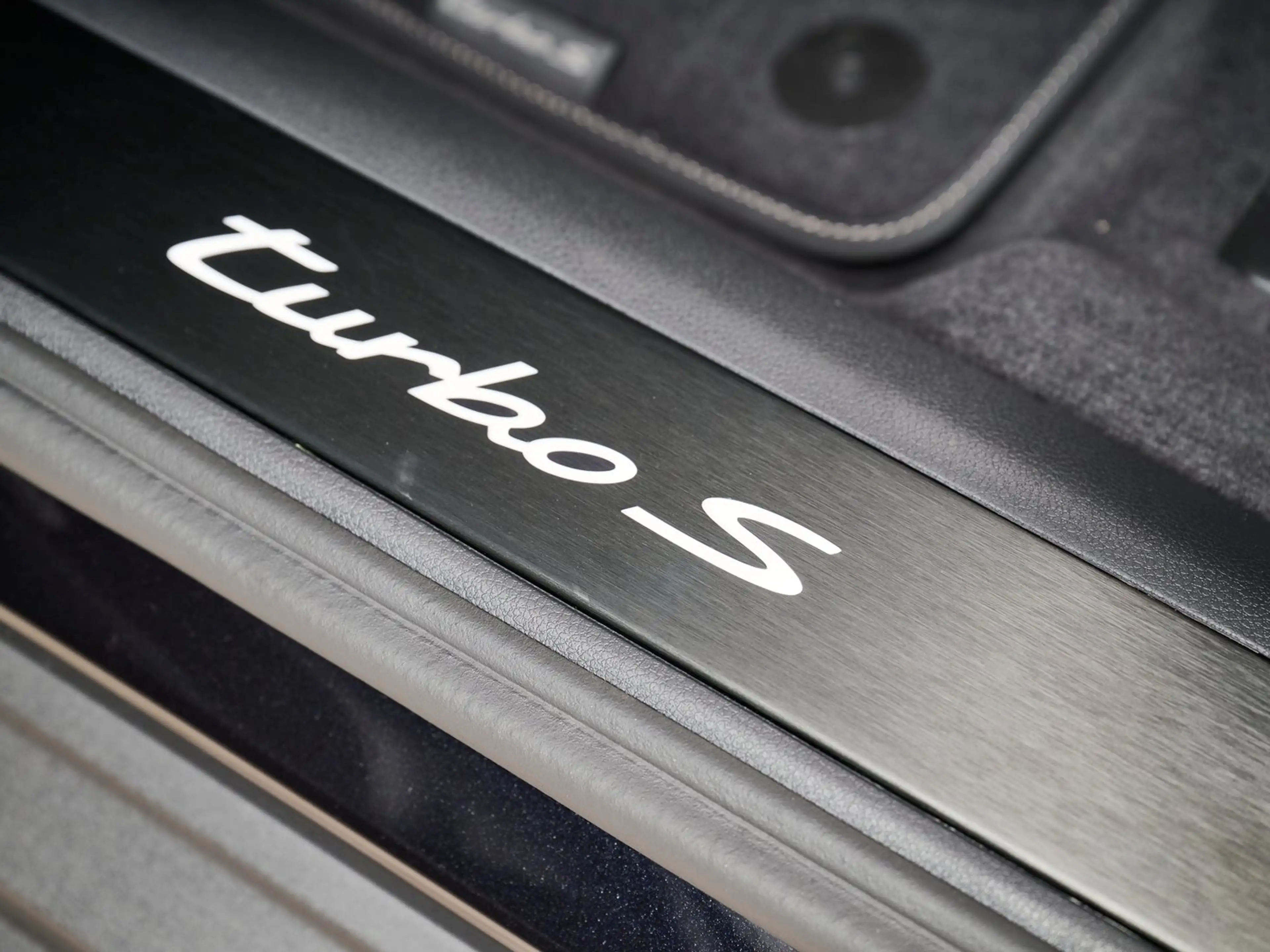 Porsche Panamera Turbo S E-Hybrid — photo 15