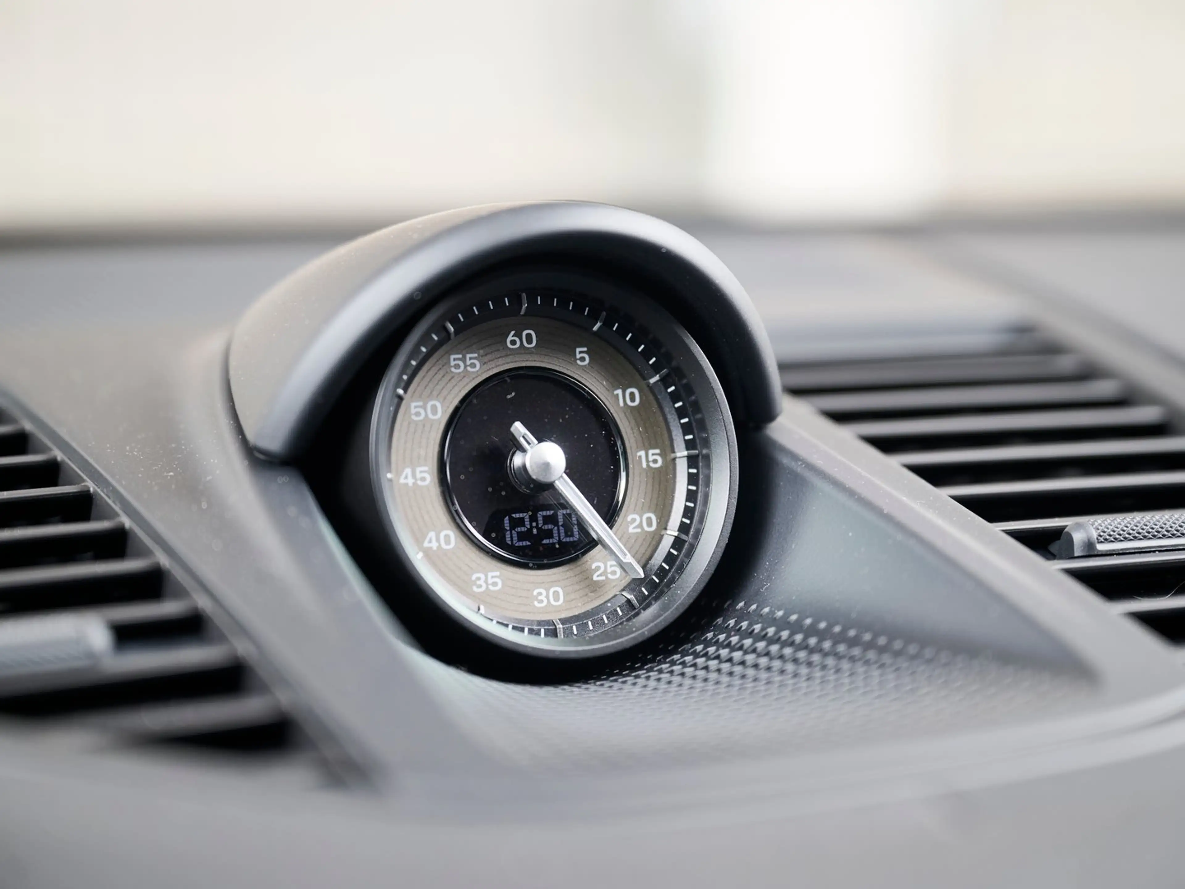 Porsche Panamera Turbo S E-Hybrid — photo 19