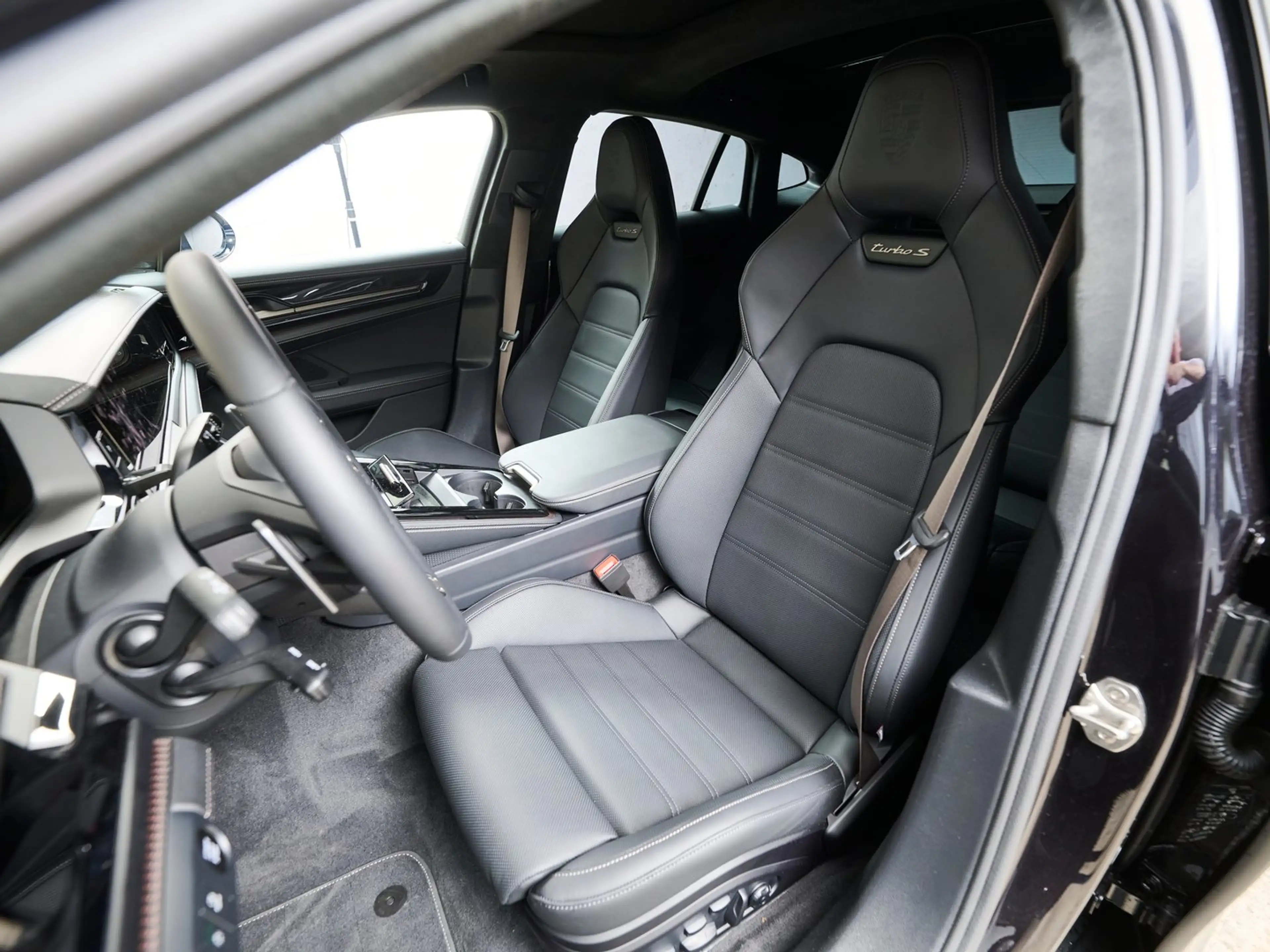 Porsche Panamera Turbo S E-Hybrid — photo 16