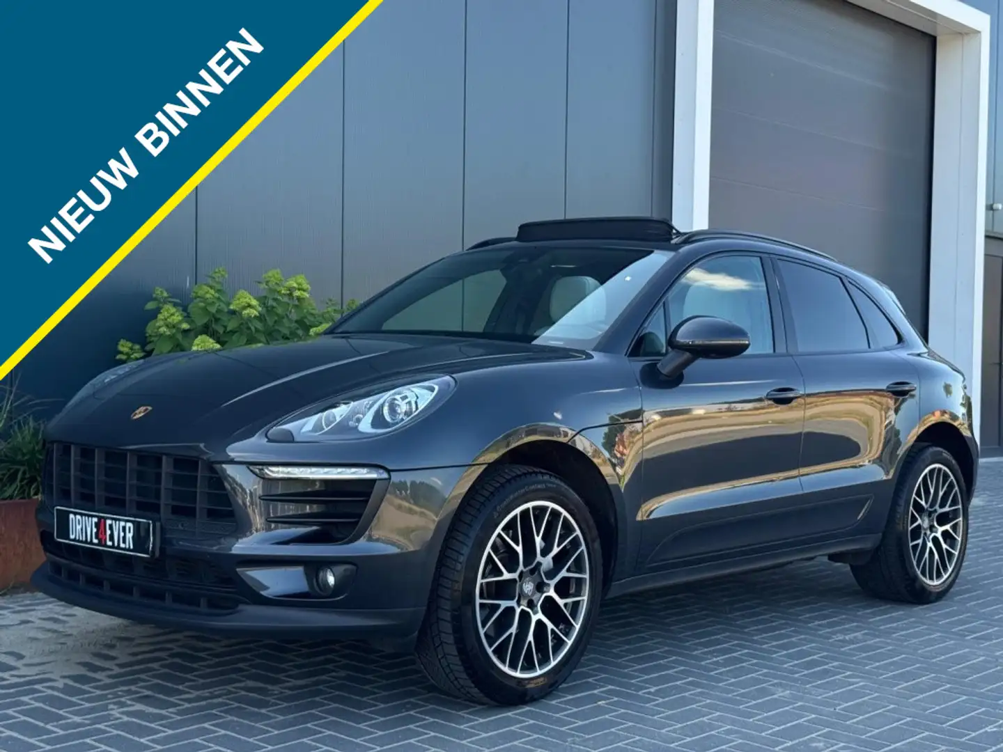 Porsche Macan 2.0 SPORT 252pk PANO NAVI CAMERA LEDER SPORTVELGEN Grijs - 1