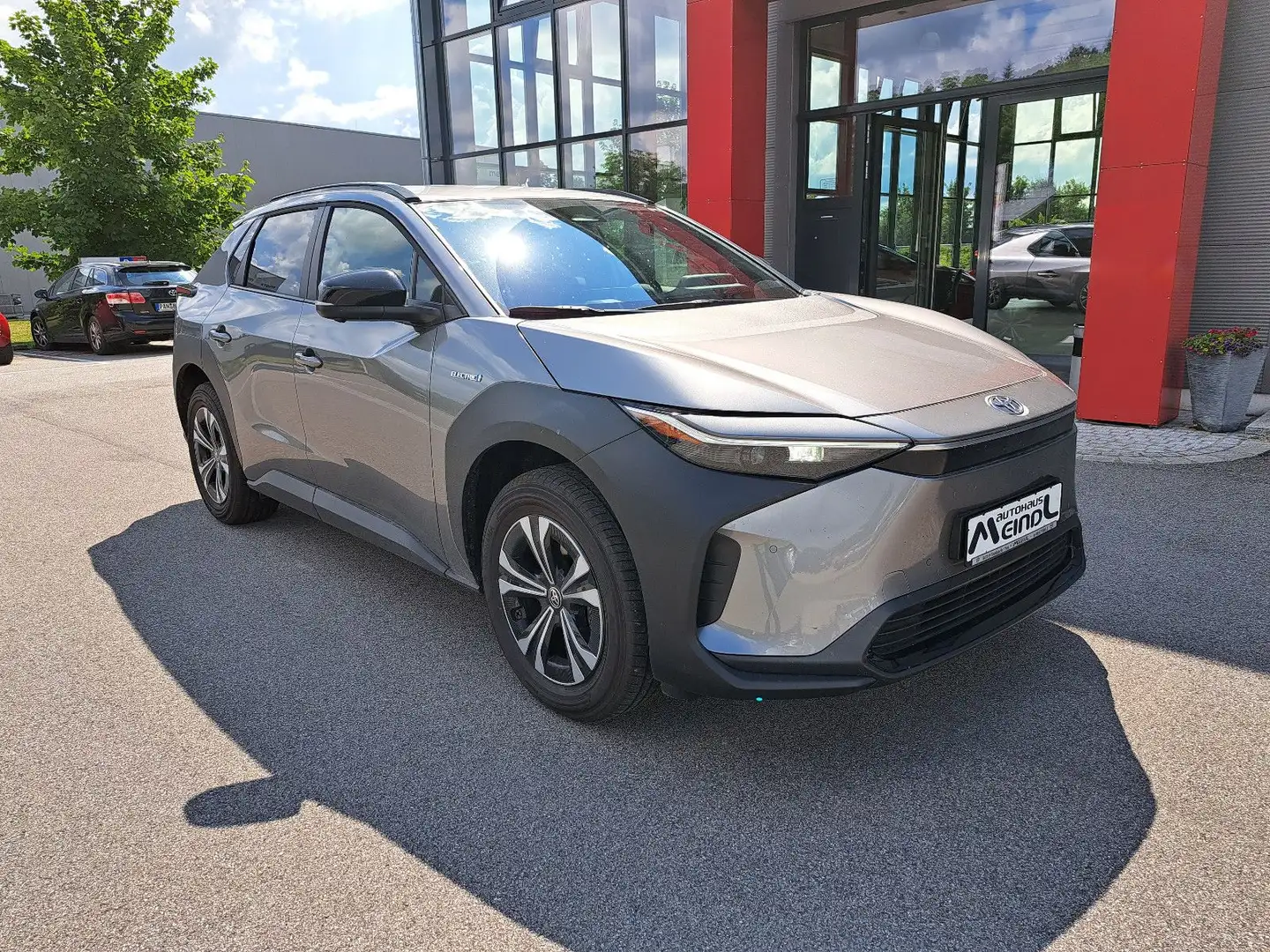 Toyota bZ4X FWD Argent - 2