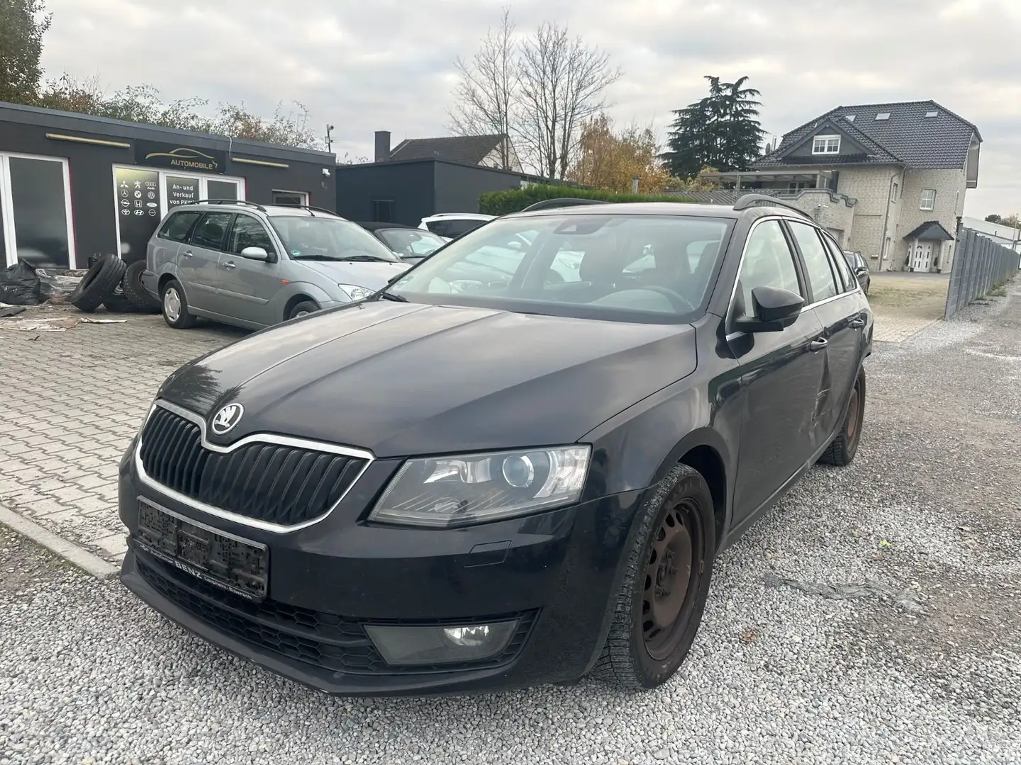 Skoda Octavia Combi Elegance Schwarz - 1