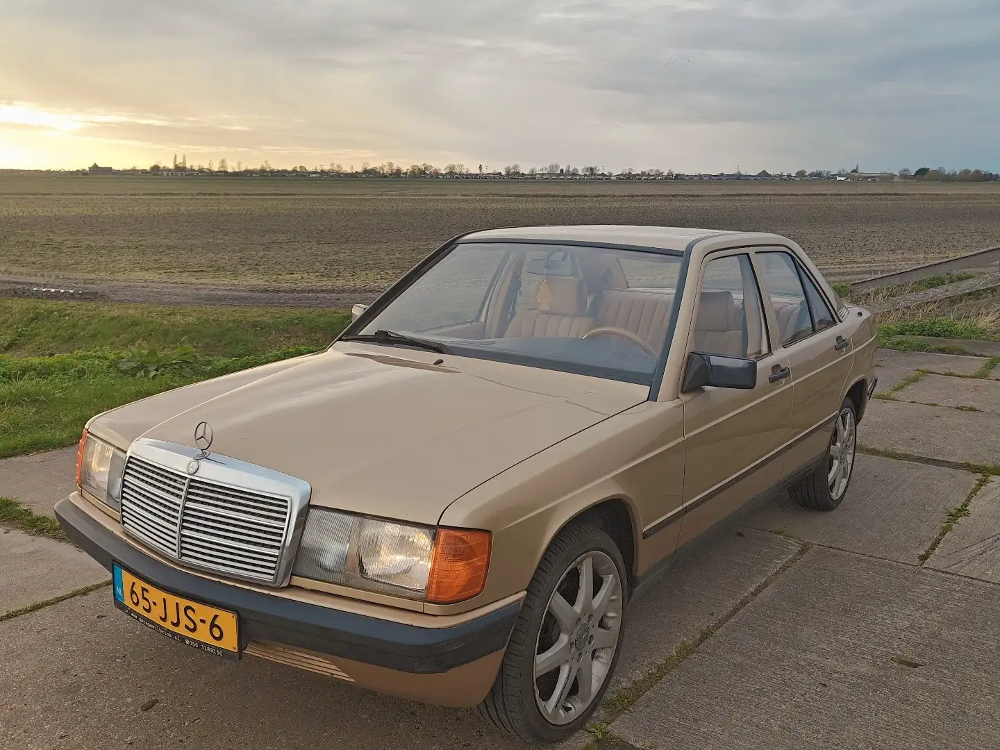 Mercedes-Benz 190 Belastingvrije 190E met lage km stand en lange APK Arany - 1