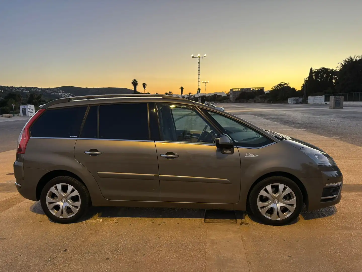 Citroen Grand C4 Picasso C4 Grand Picasso 1.6 VTi Attraction Attraction Brown - 2