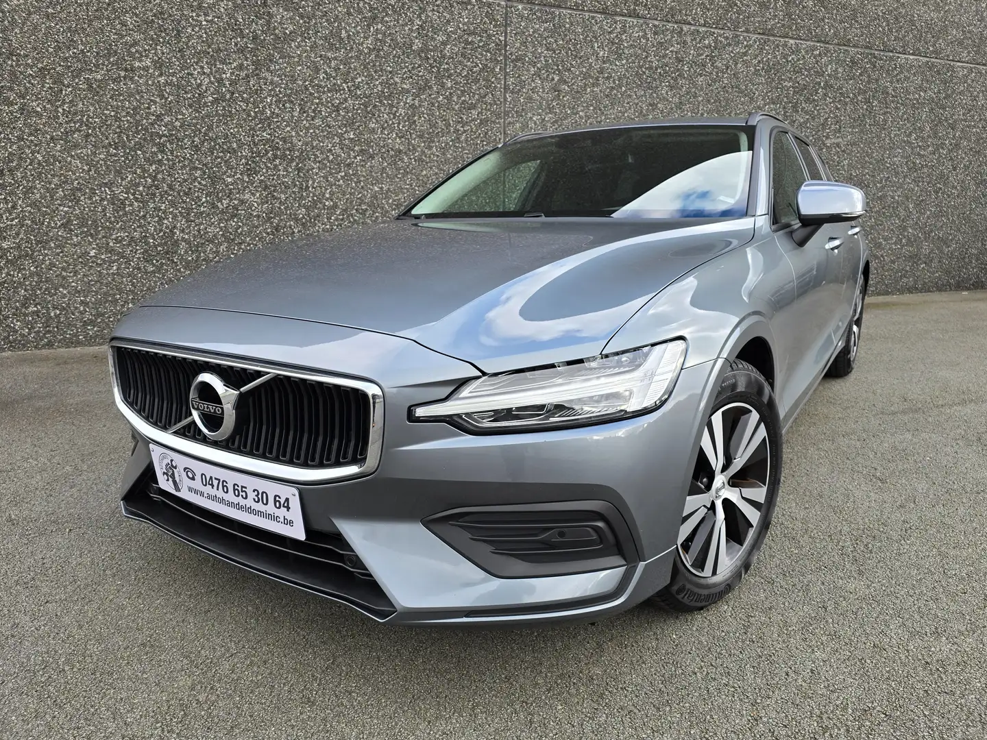 Volvo V60 2.0 D3 Momentum Pro  AIRCO/GPS/PDC/SERVICE BOOK.. Gris - 1