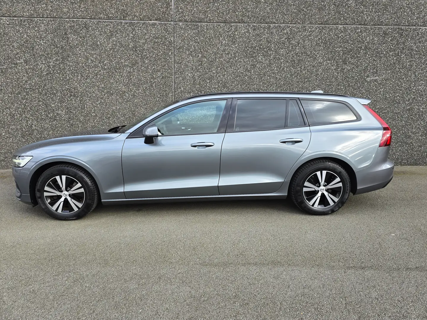 Volvo V60 2.0 D3 Momentum Pro  AIRCO/GPS/PDC/SERVICE BOOK.. Gris - 2