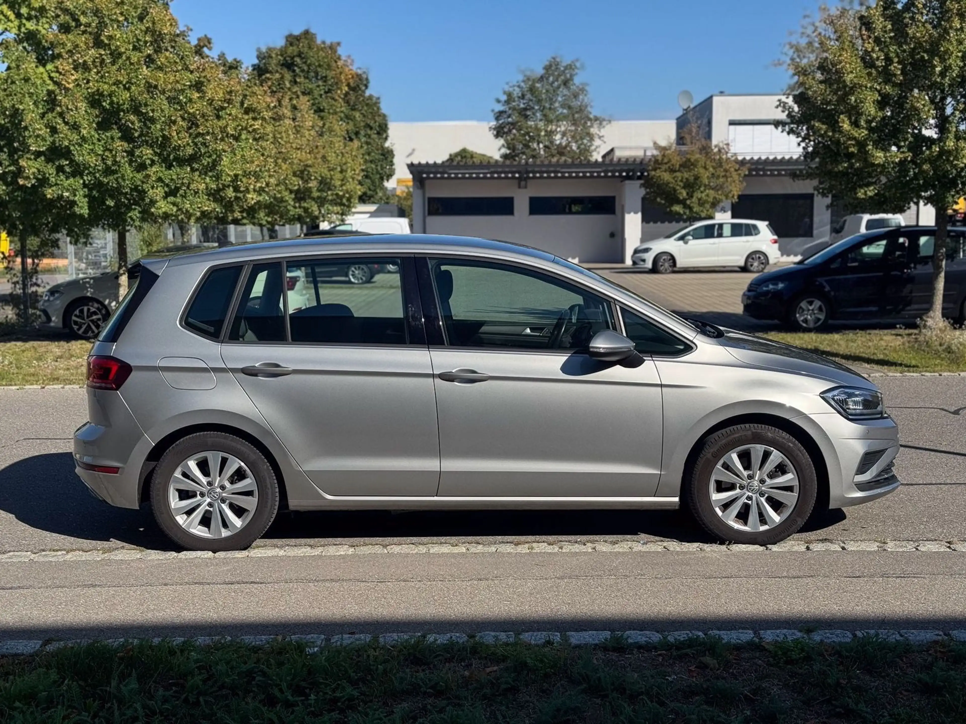 Volkswagen Golf Sportsvan VII 1.5 TSI Comfortline *ACC*PDC* — photo 4