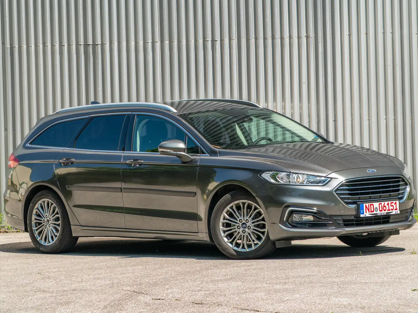 Ford Mondeo Titanium Grau - 2