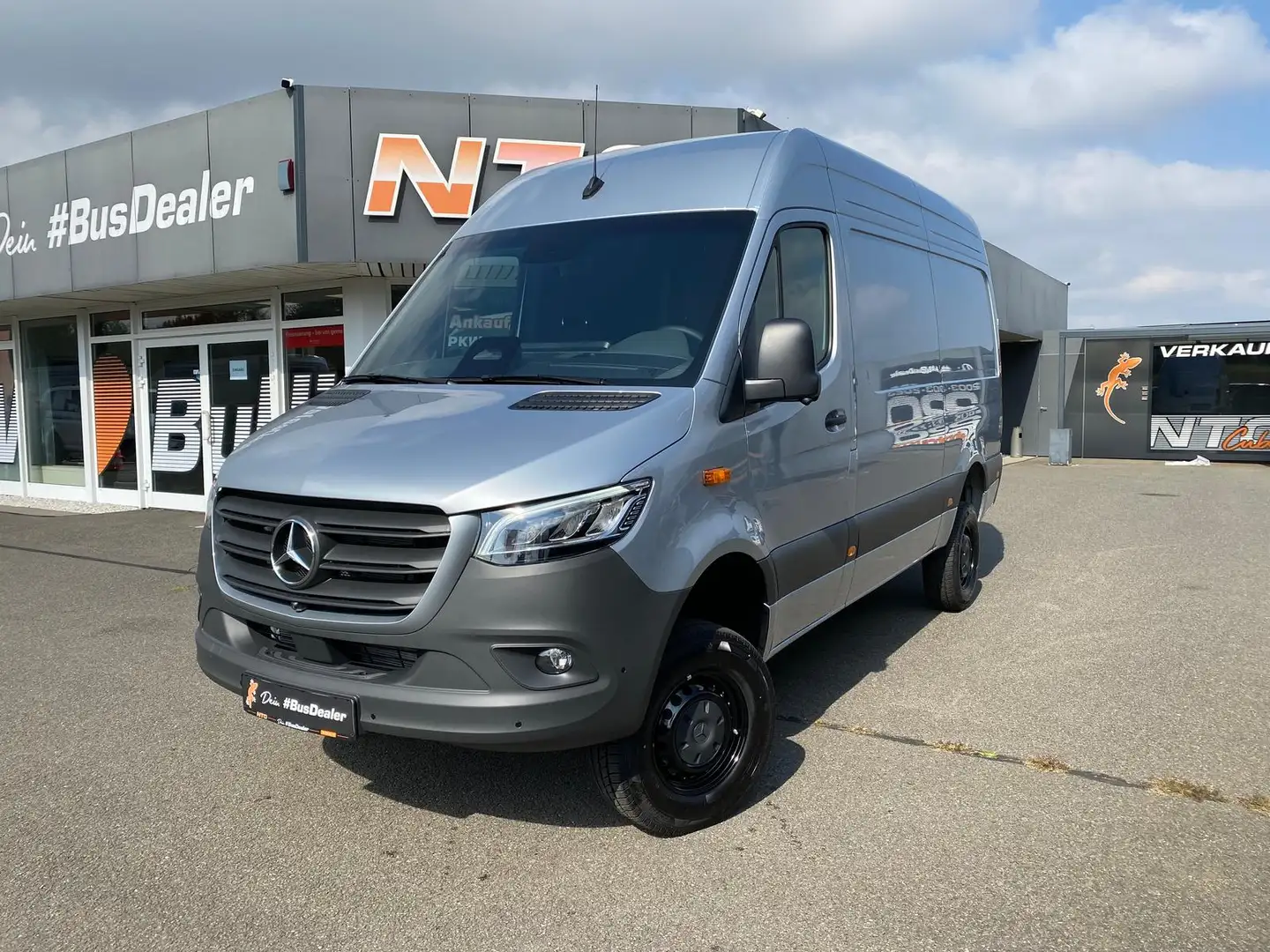 Mercedes-Benz Sprinter 319/419 CDI 4x4 L2H2*HOCH+MR*Camper Zilver - 2