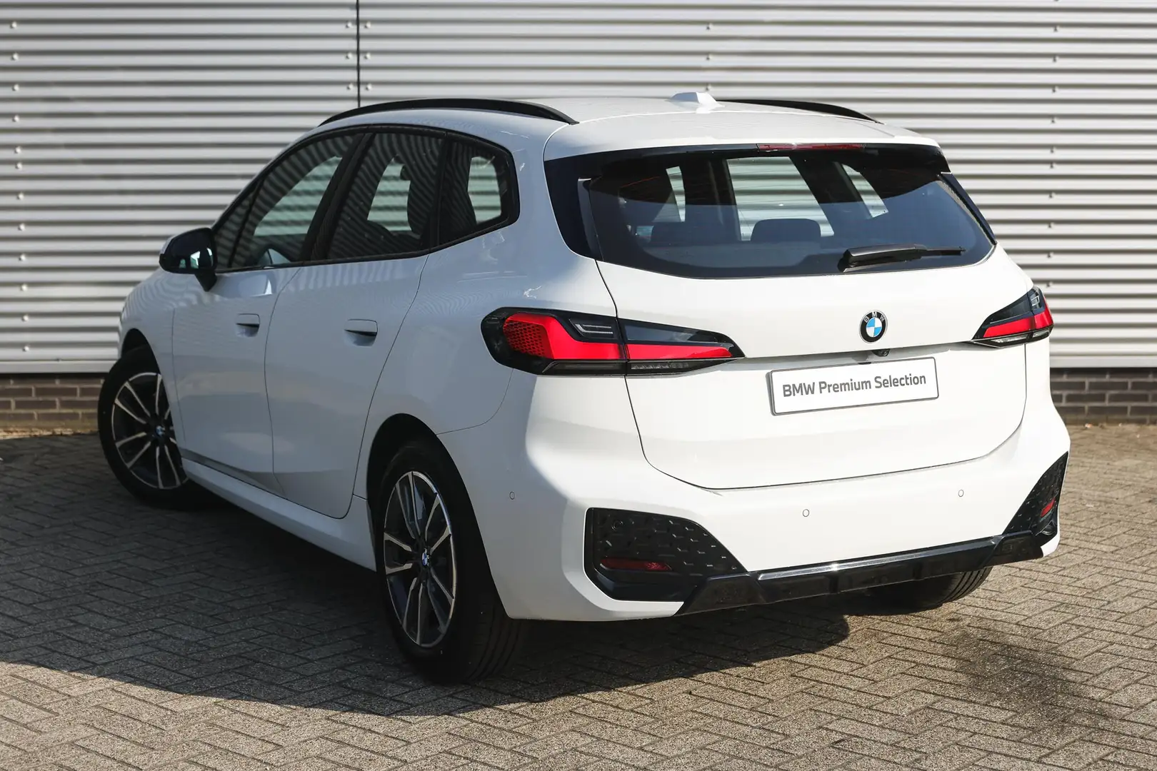 BMW 218 2 Serie Active Tourer 218i M Sport Automaat / Trek Wit - 2