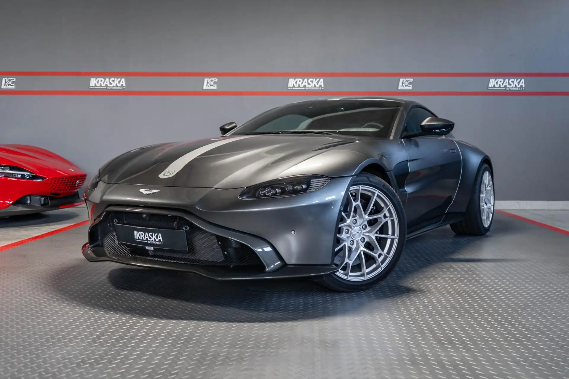 애스턴마틴 밴티지 V8 Coupe 2021 건메탈 사진 2