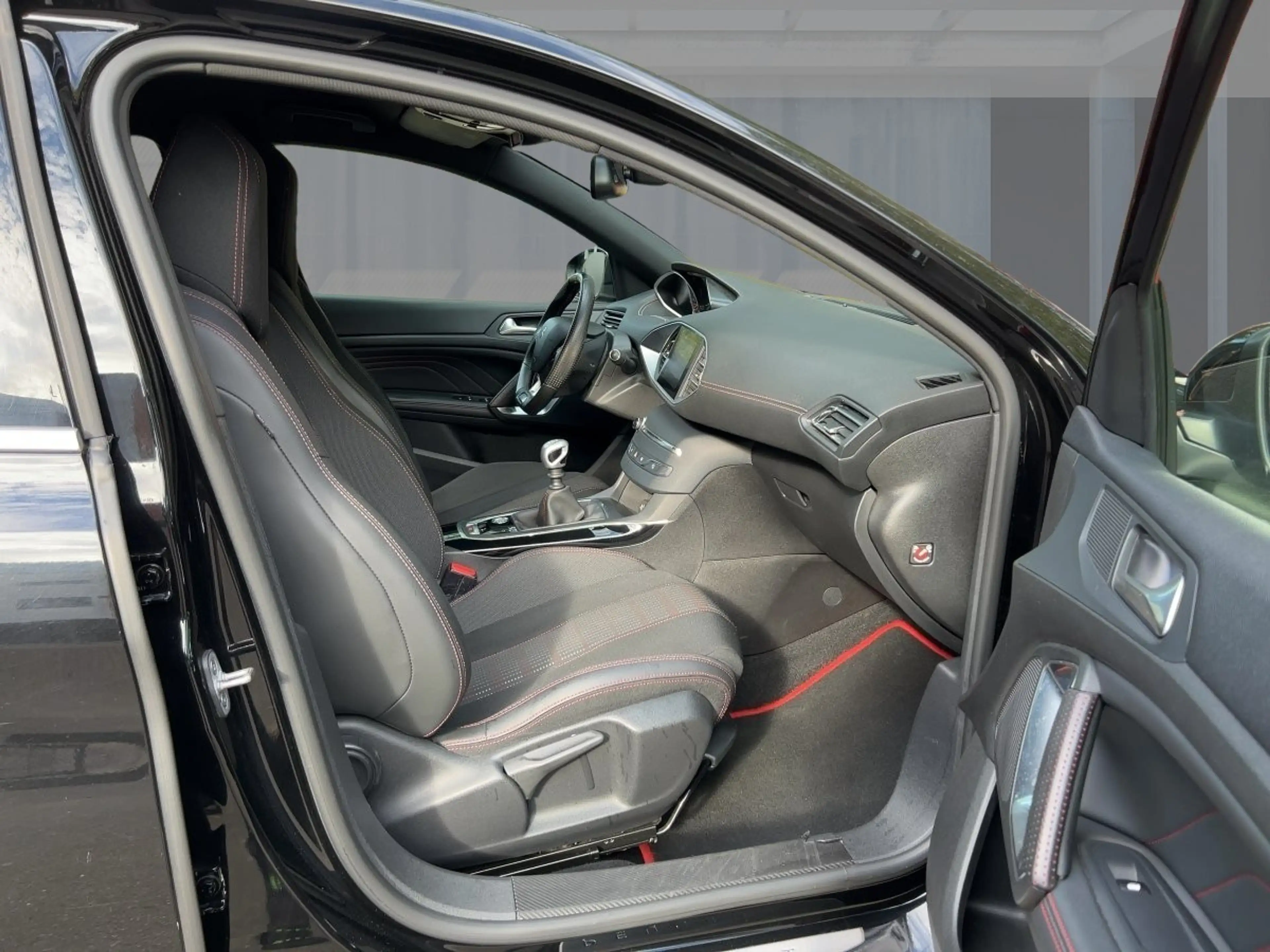 Peugeot 308 1.2 PureTech 130 SW Allure Apple CarPlay PDC — photo 8