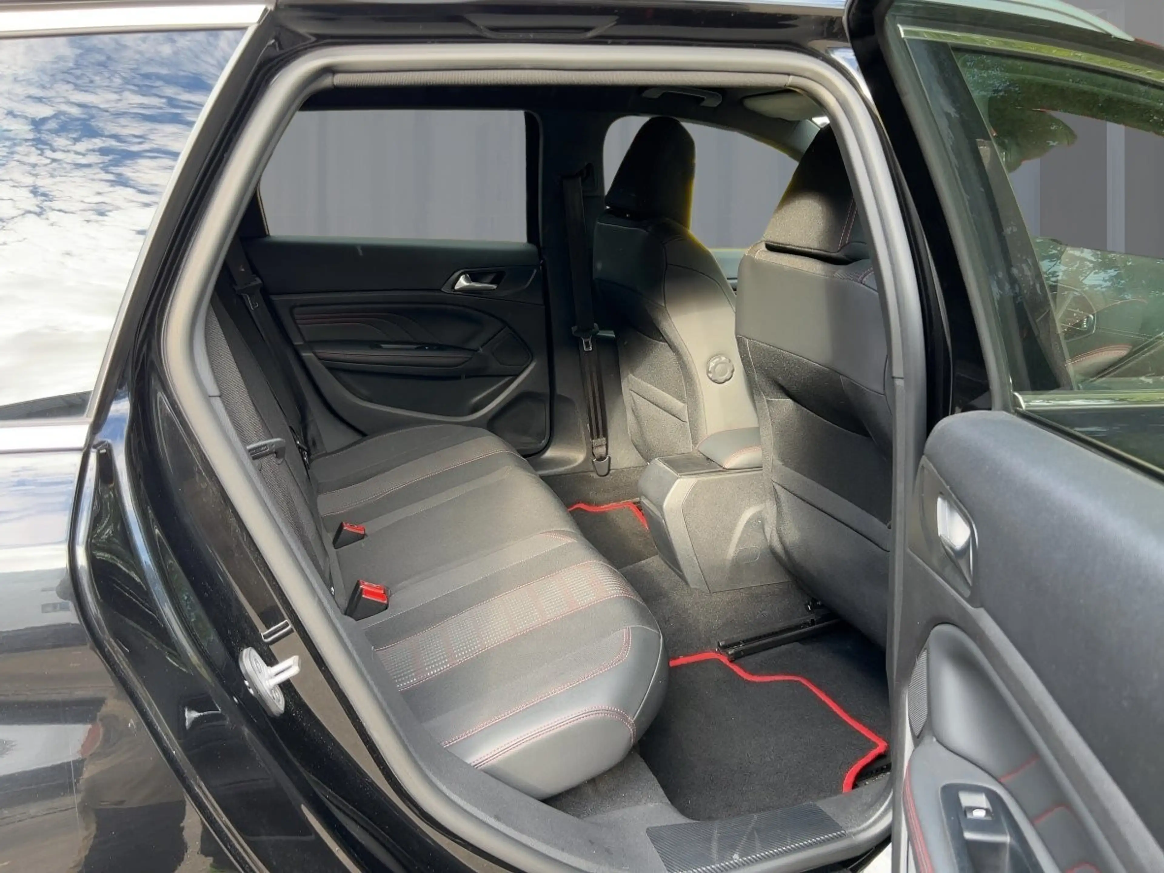Peugeot 308 1.2 PureTech 130 SW Allure Apple CarPlay PDC — photo 9
