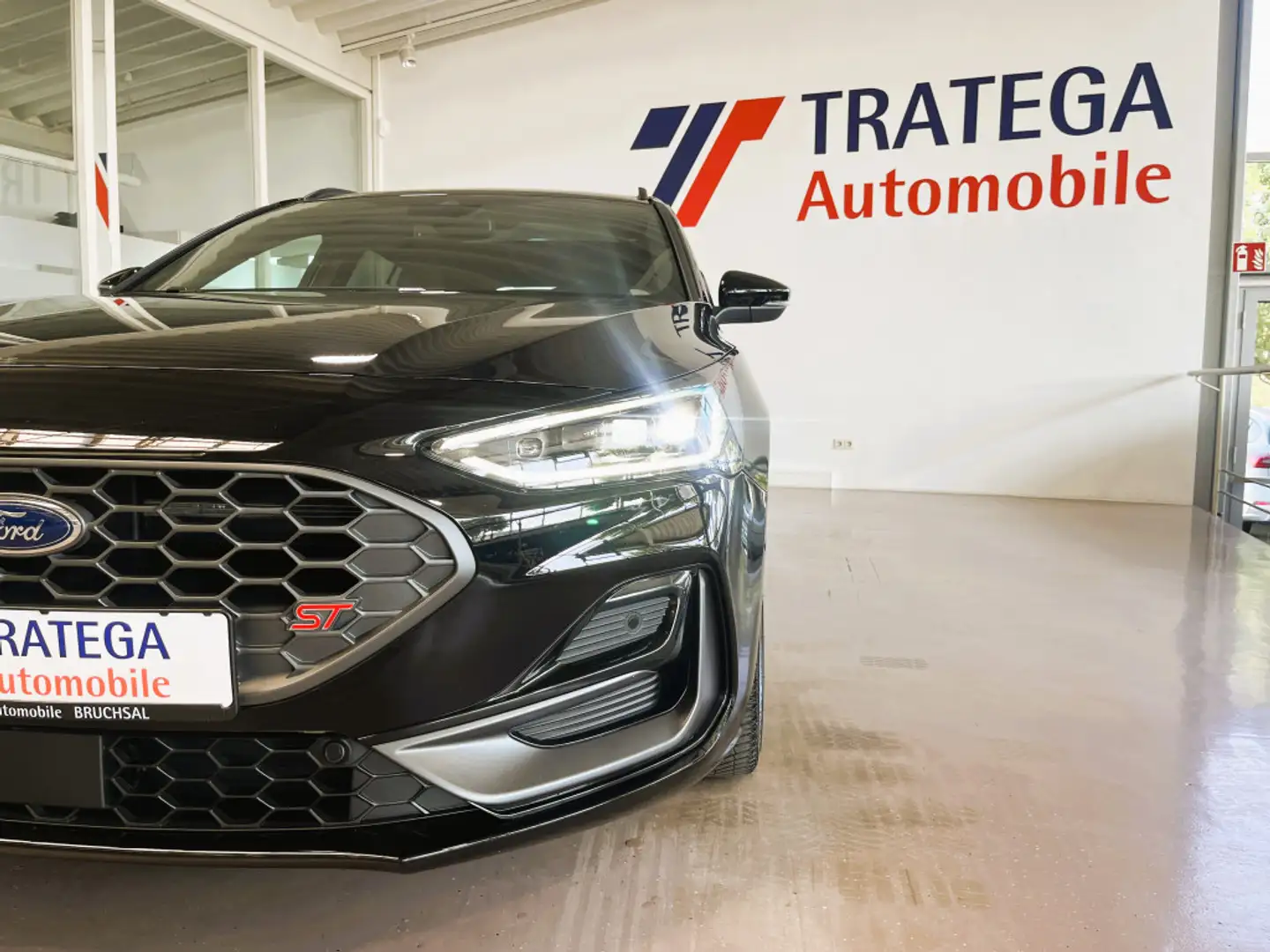 Ford Focus Turnier ST XPano AHK ACC B&O Winter-P. Negro - 1
