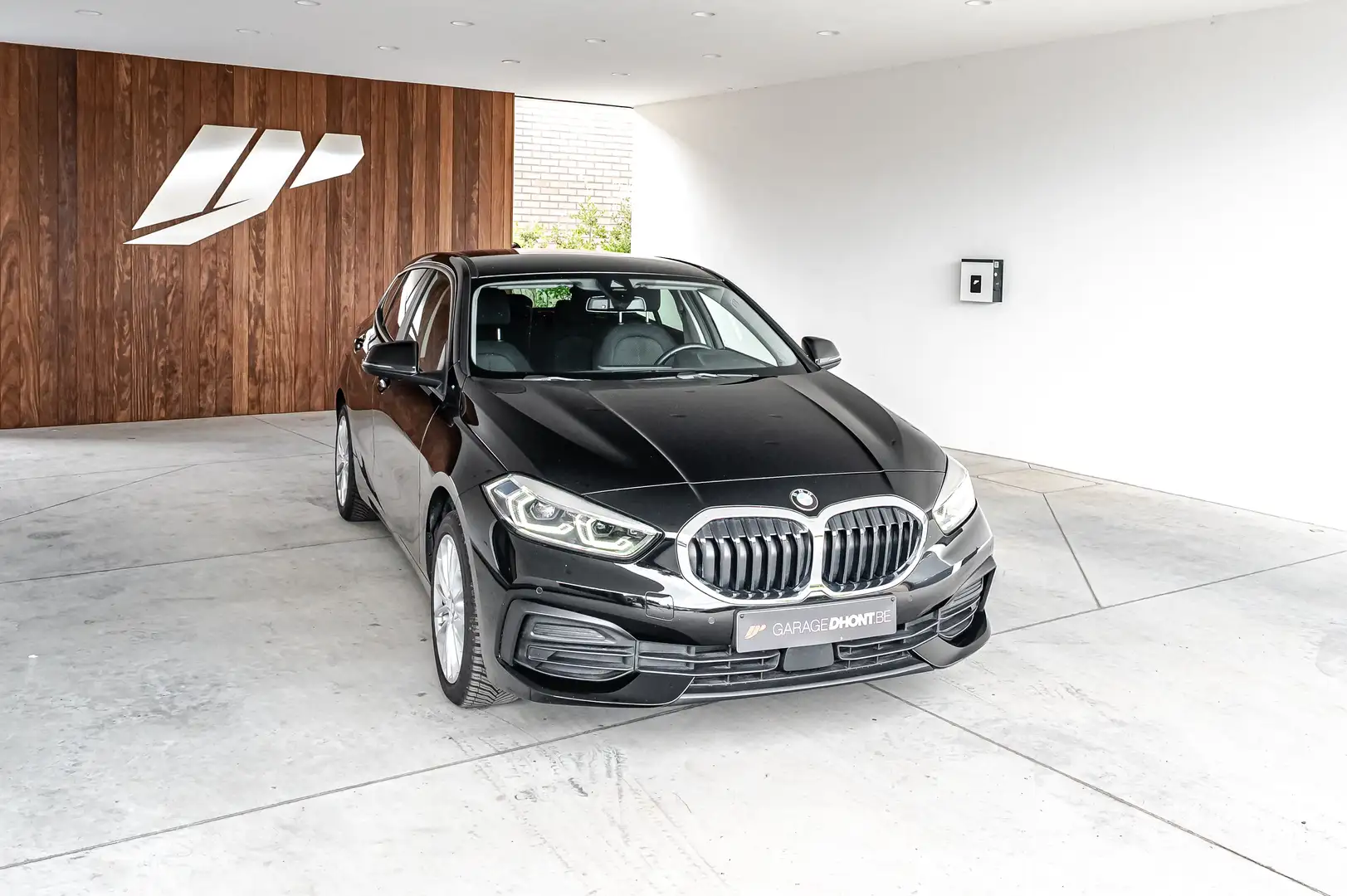 BMW 118 i, Stuurwielverw, zetelverwarming, keyless, PDC Zwart - 1