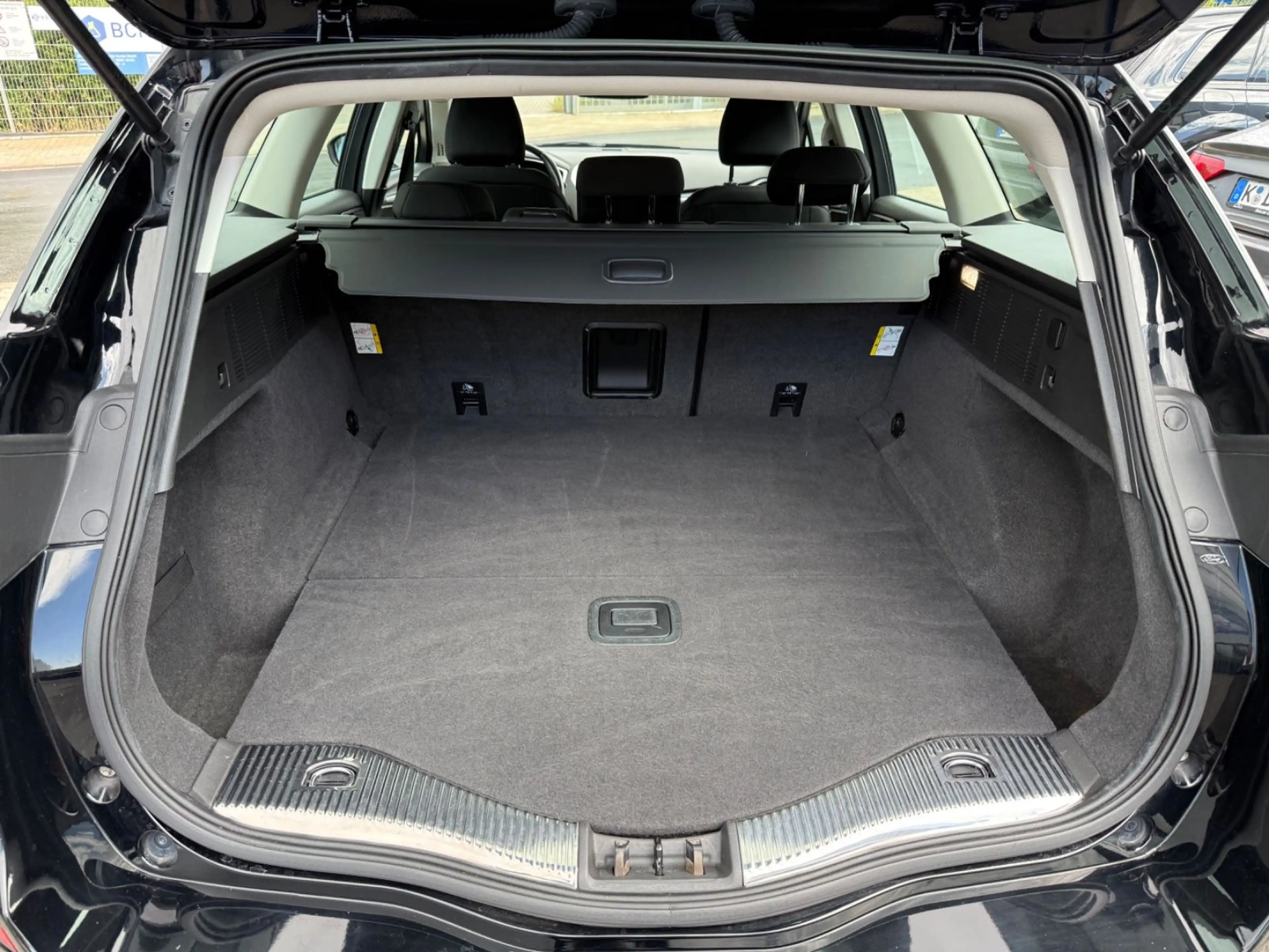 Ford Mondeo 2,0 TDCi 110kW Business ECOnetic Turnier — photo 8