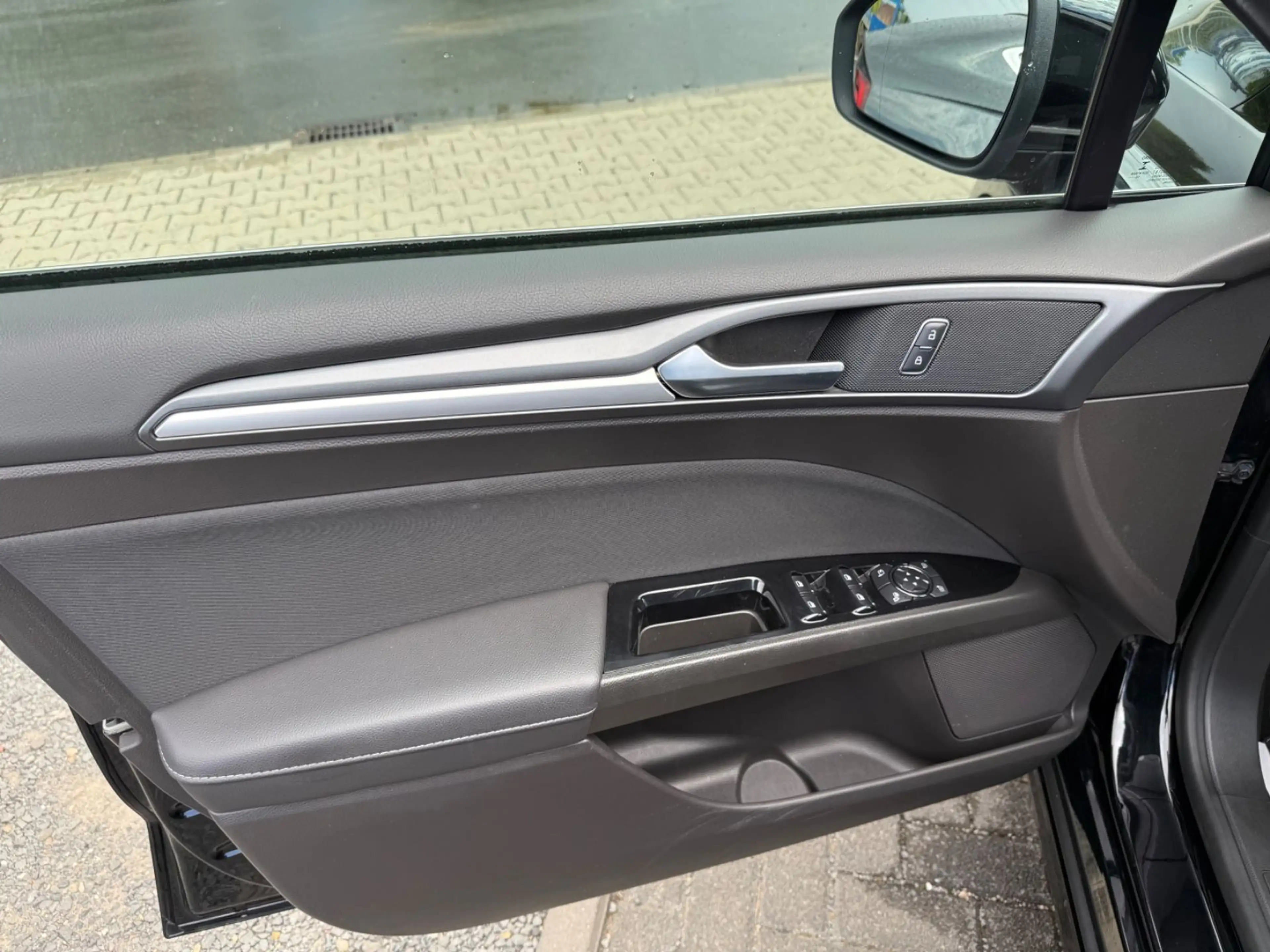 Ford Mondeo 2,0 TDCi 110kW Business ECOnetic Turnier — photo 11