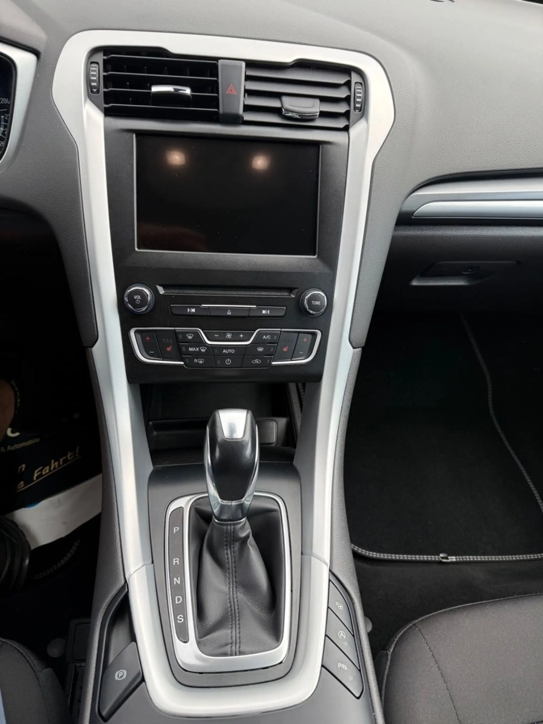 Ford Mondeo 2,0 TDCi 110kW Business ECOnetic Turnier — photo 13