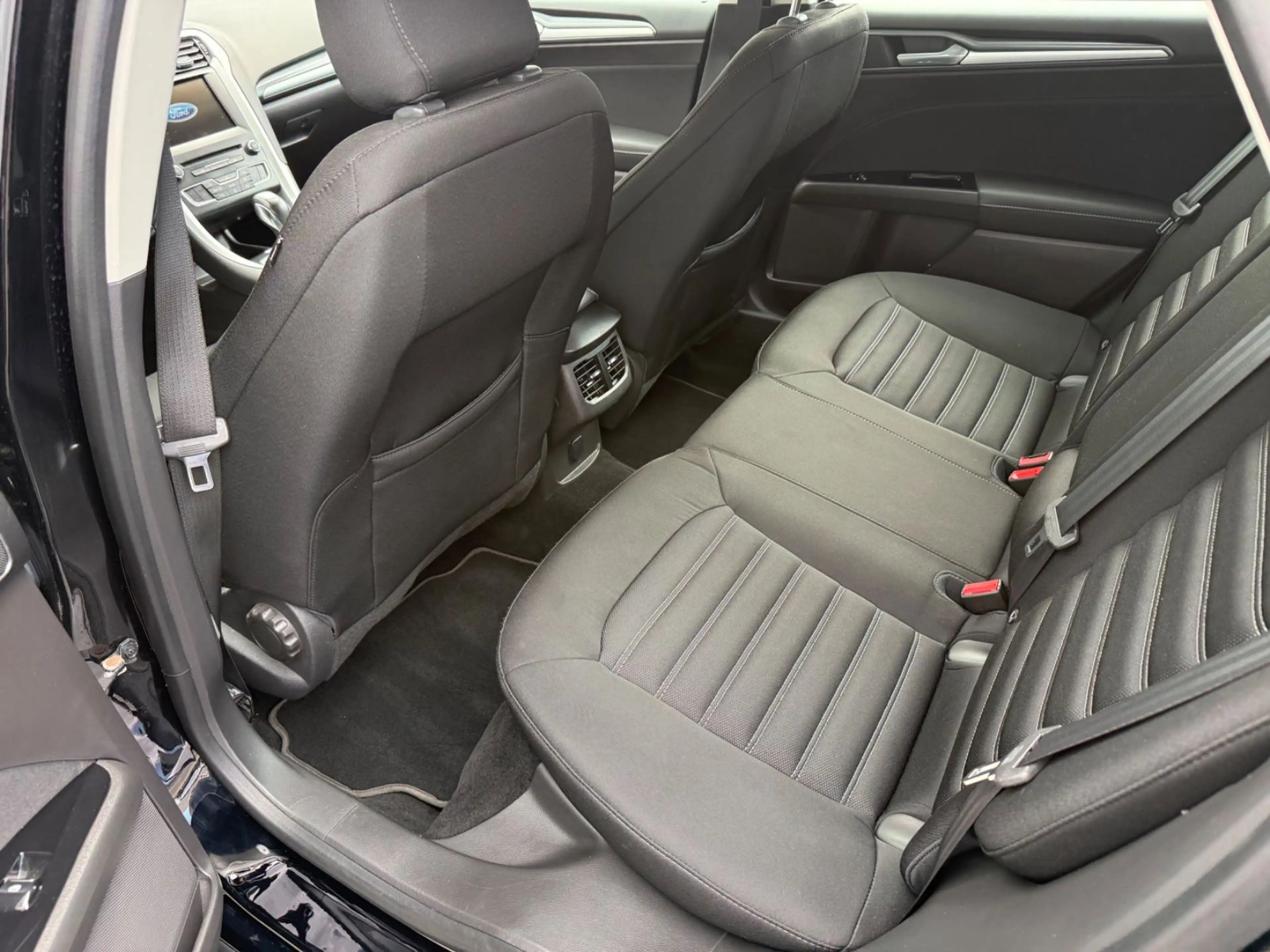 Ford Mondeo 2,0 TDCi 110kW Business ECOnetic Turnier — photo 9