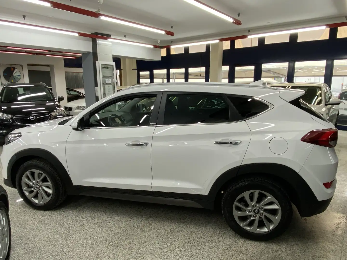 Hyundai TUCSON 1.7 crdi Xpossible 2wd 115cv Bianco - 2