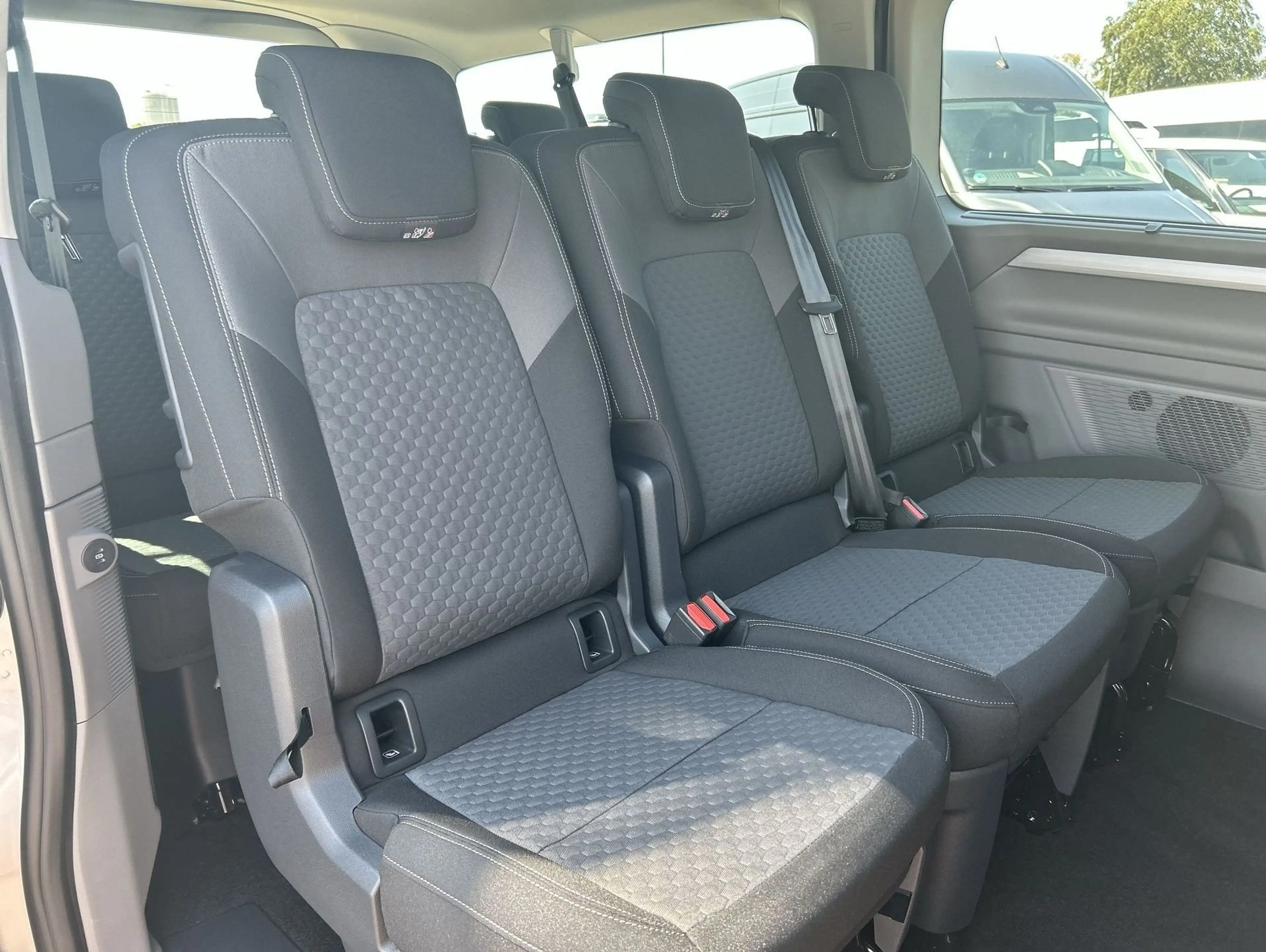 Volkswagen T7 Caravelle Life 2.0 TDI 110 kW Getriebe: 8-Gang-Automatikgetr — photo 14