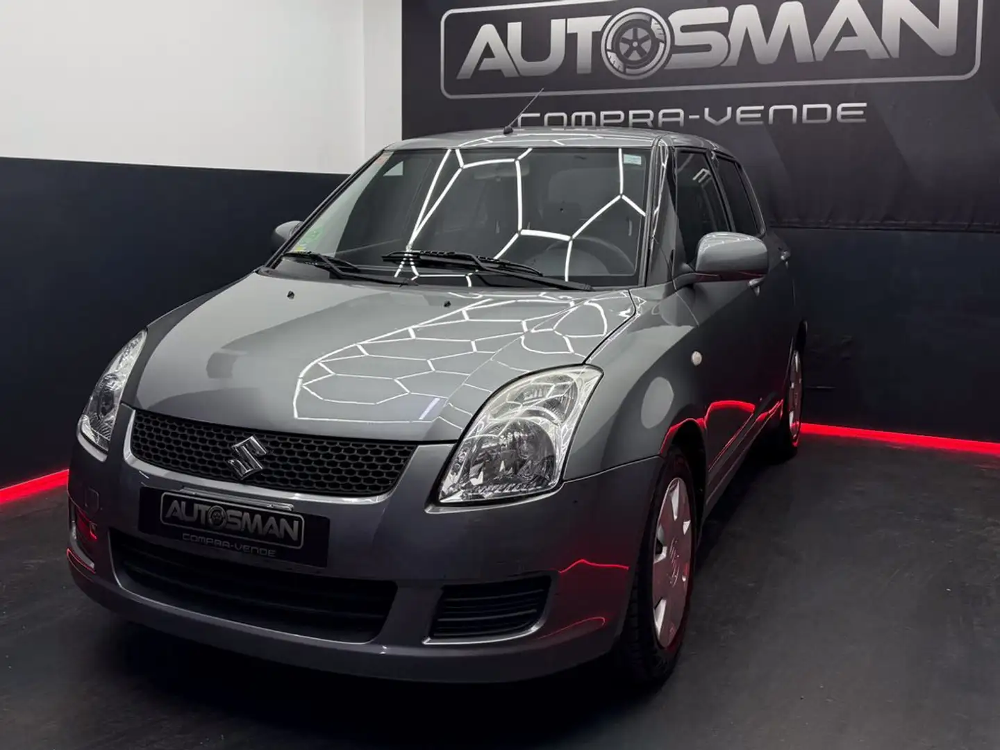 Suzuki Swift 1.3 GLX Gris - 2