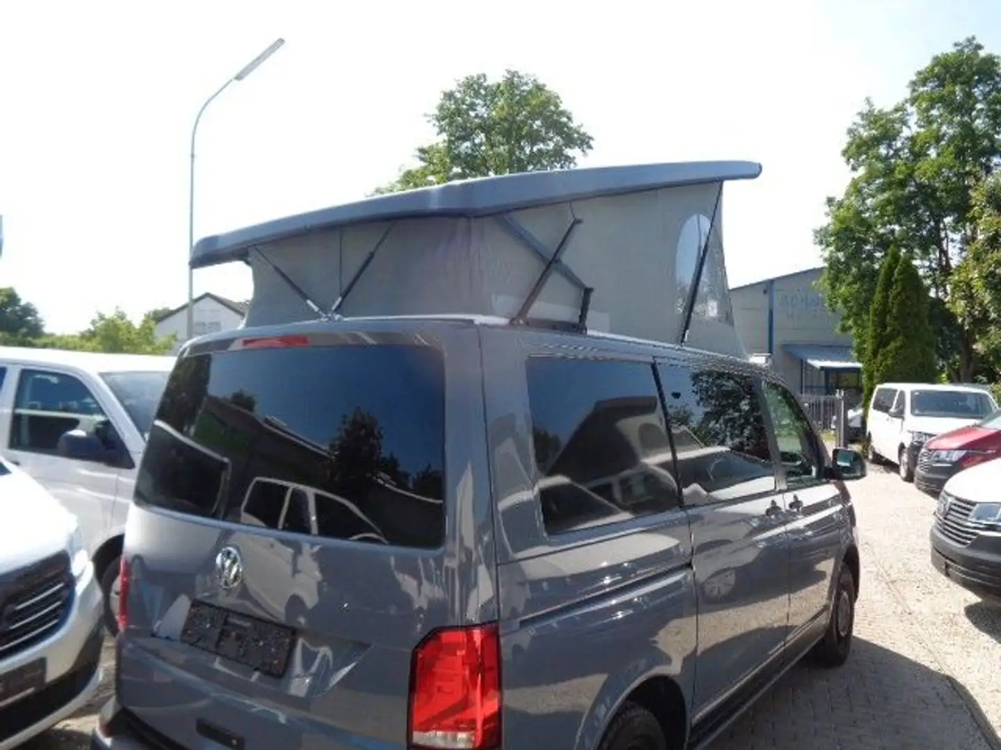Volkswagen T6.1 Wohnmobil/Summermobil mit Aufstelldach Grijs - 2