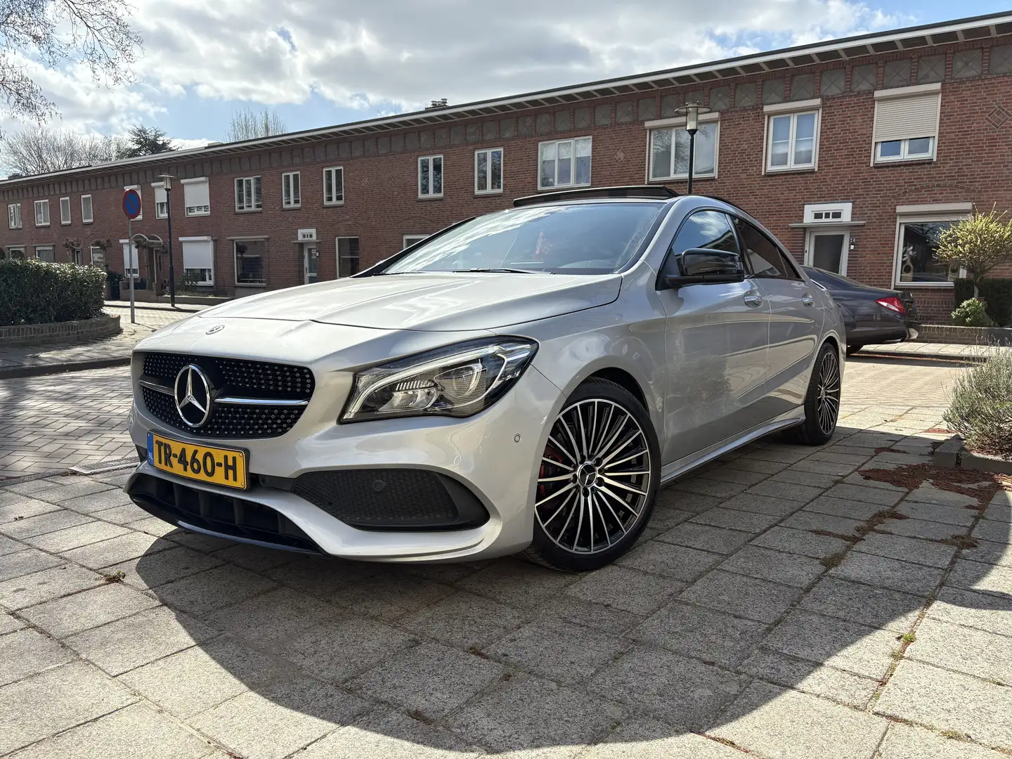 Mercedes-Benz CLA 200 7G-DCT AMG Line - 1