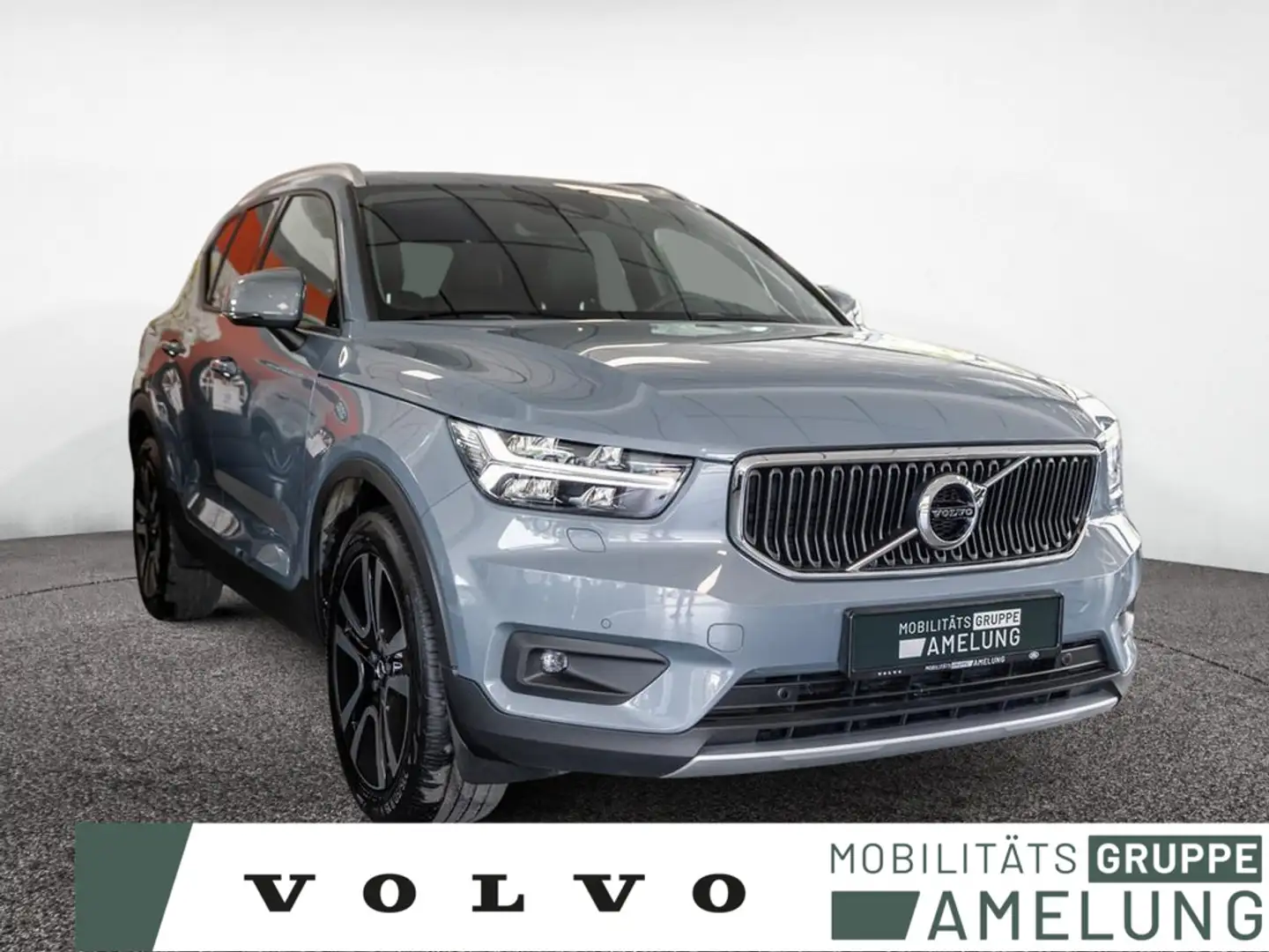 Volvo XC40 T4 AWD Momentum Pro NAVI W-LAN LED PANO Grau - 1