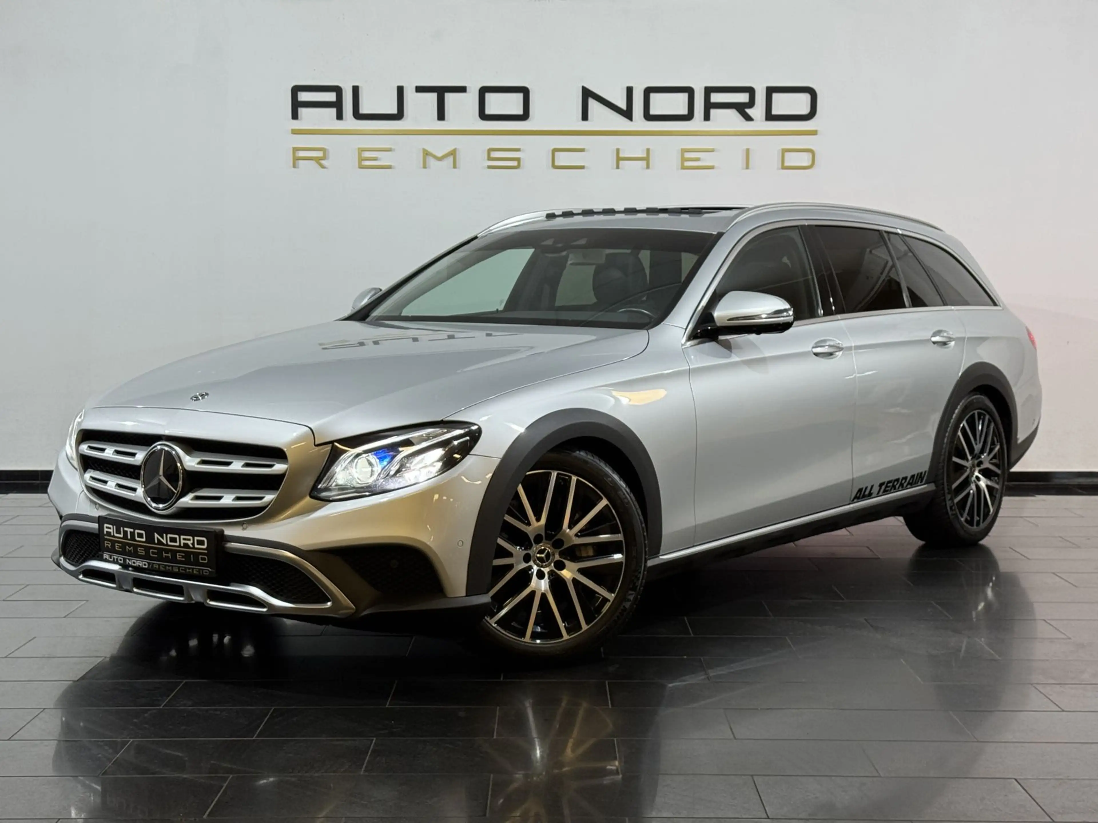 Mercedes-Benz E 400 4M. All-Terrain*360°Cam*Pano*KeyGO*LED*DAB