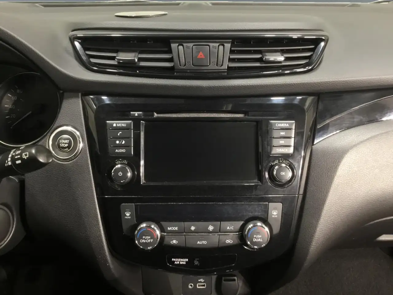 Nissan Qashqai снимка Nissan Qashqai