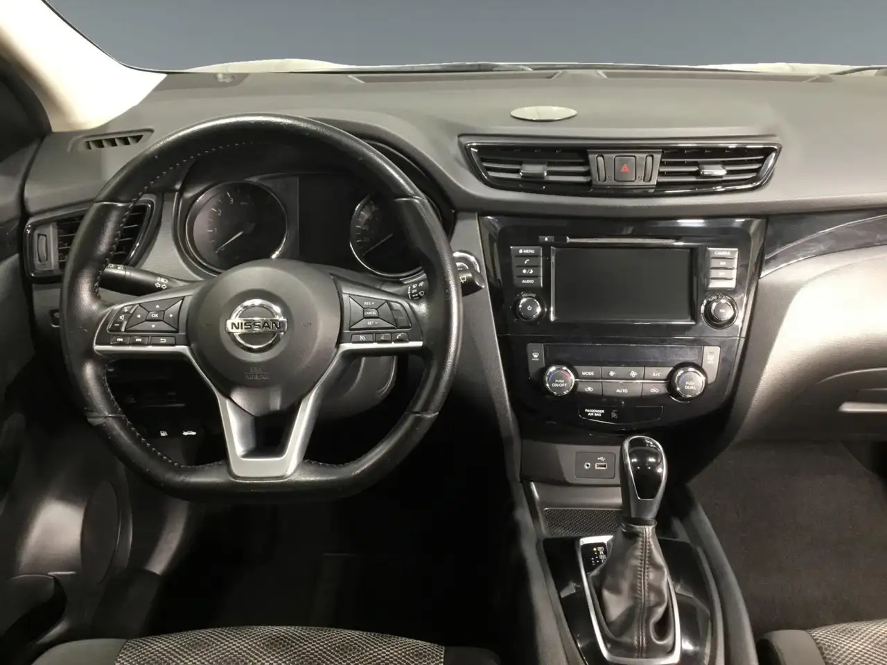 Nissan Qashqai снимка Nissan Qashqai