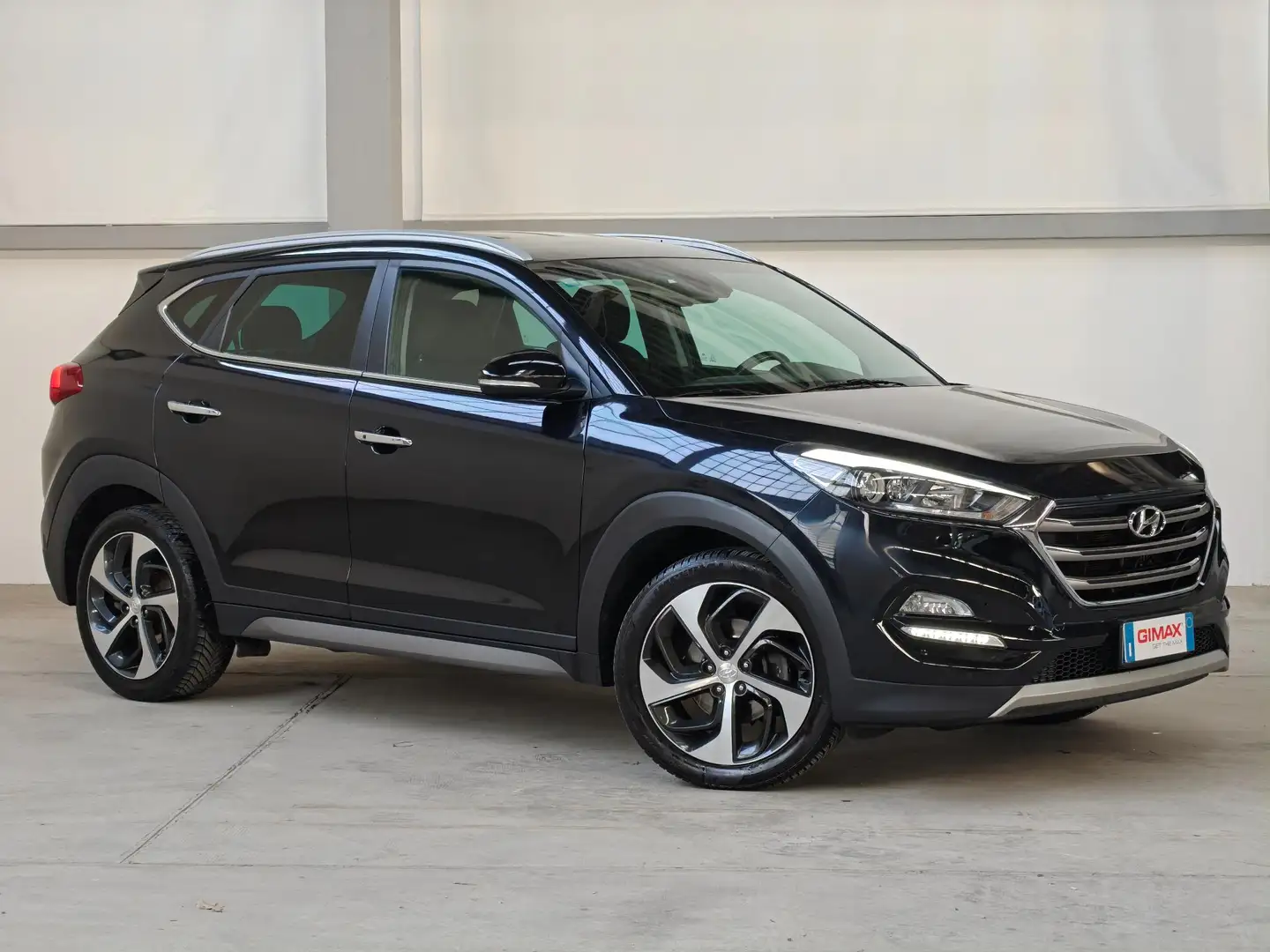 Hyundai TUCSON 1.7 crdi Xpossible 2wd 141cv dct Zwart - 1