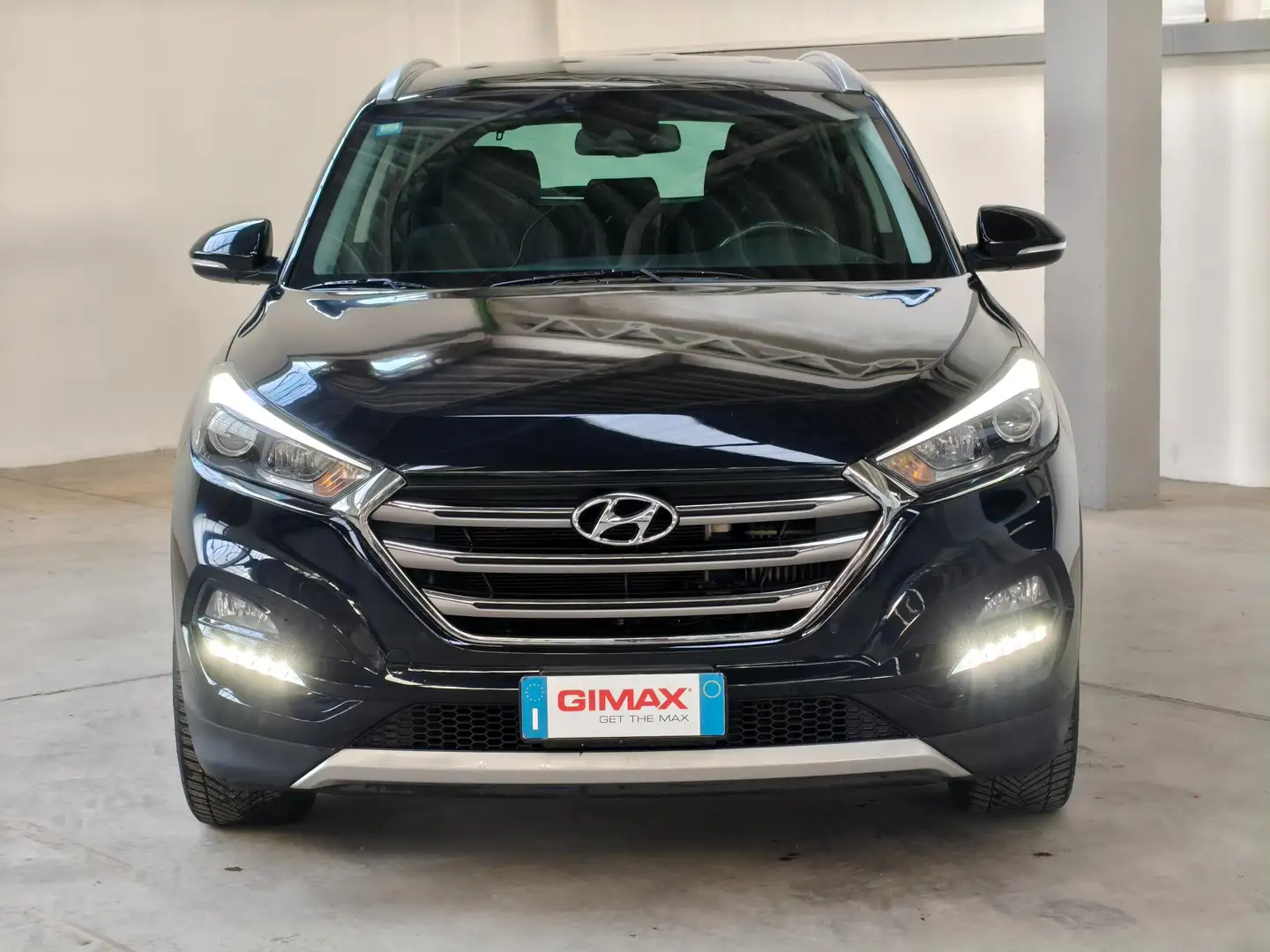 Hyundai TUCSON 1.7 crdi Xpossible 2wd 141cv dct Zwart - 2