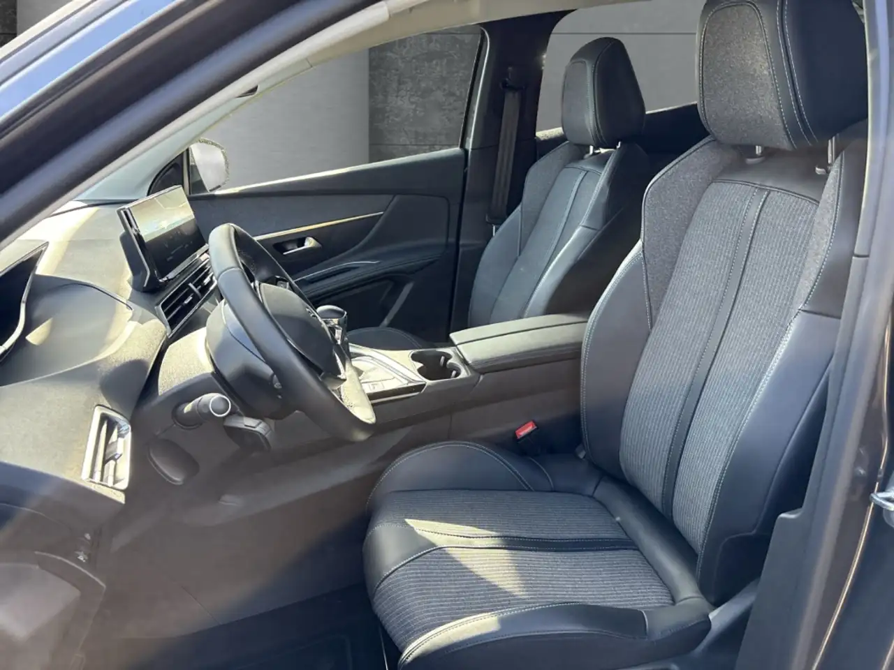 Peugeot 3008 Allure Pack 1.5 Navi Digitales Cockpit LED El. Hec 8